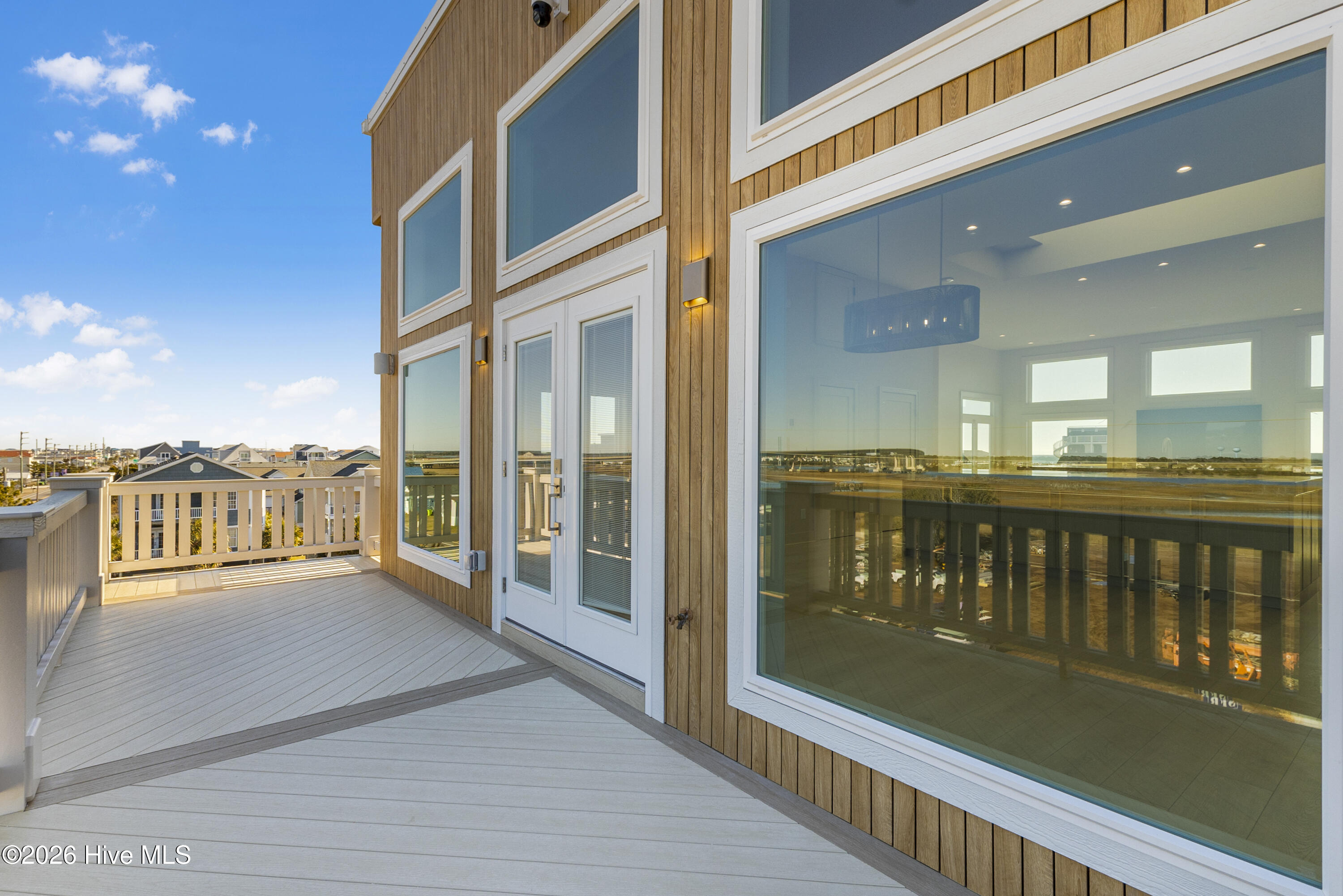 100551953 | Photo 36