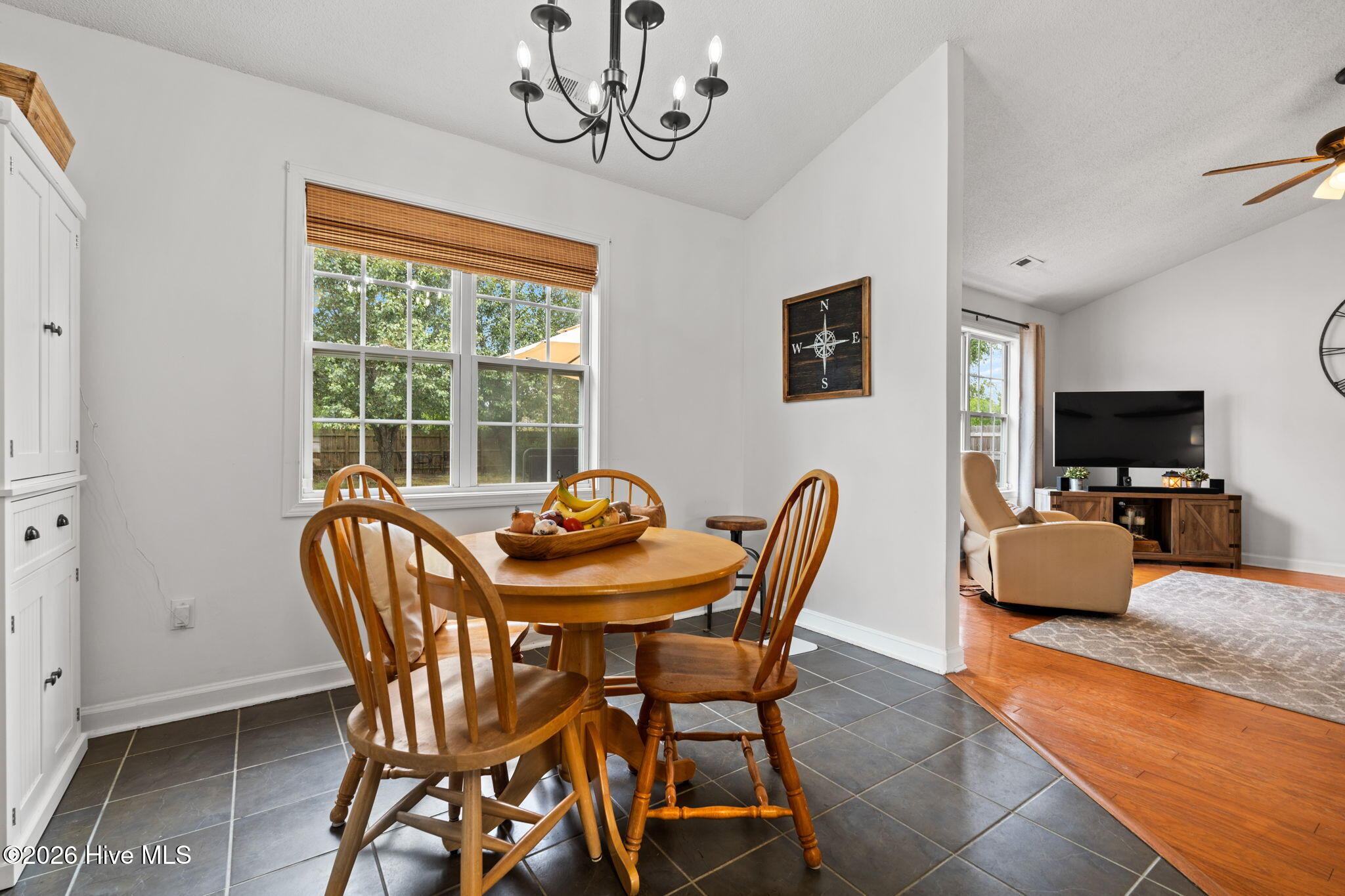 100570362 | Photo 11