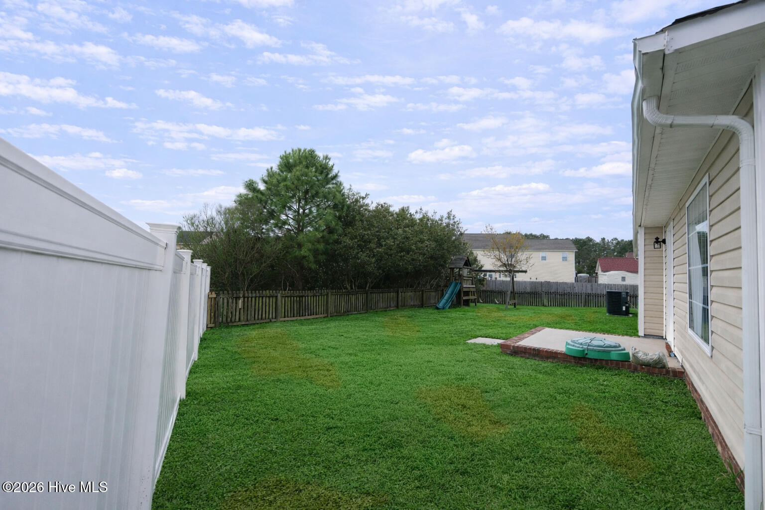 100562387 | Photo 41