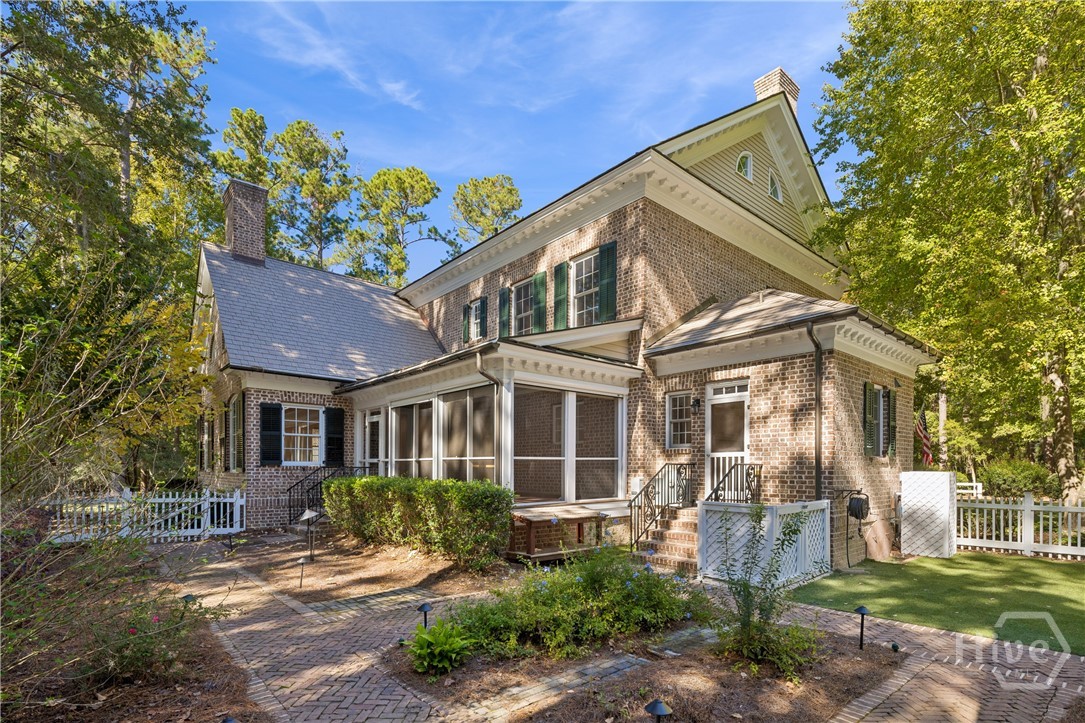 Carriage House / Garage