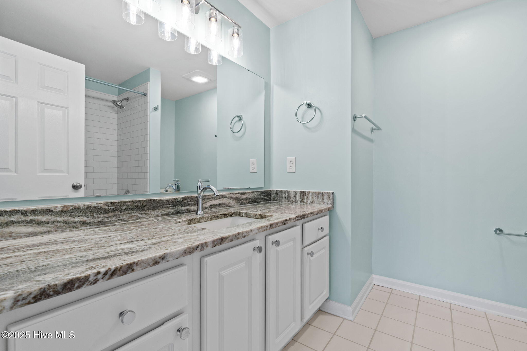 100536273 | Photo 19