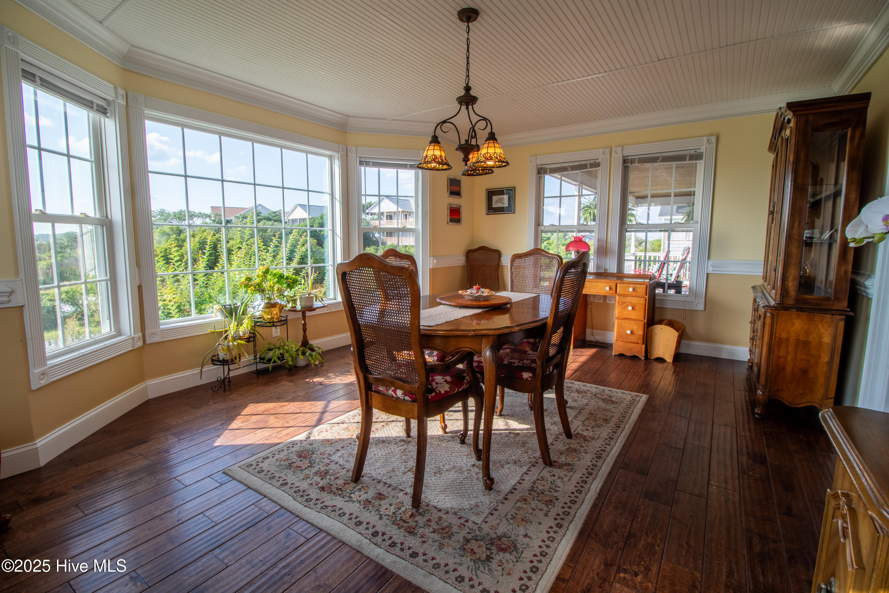 100535600 | Photo 24