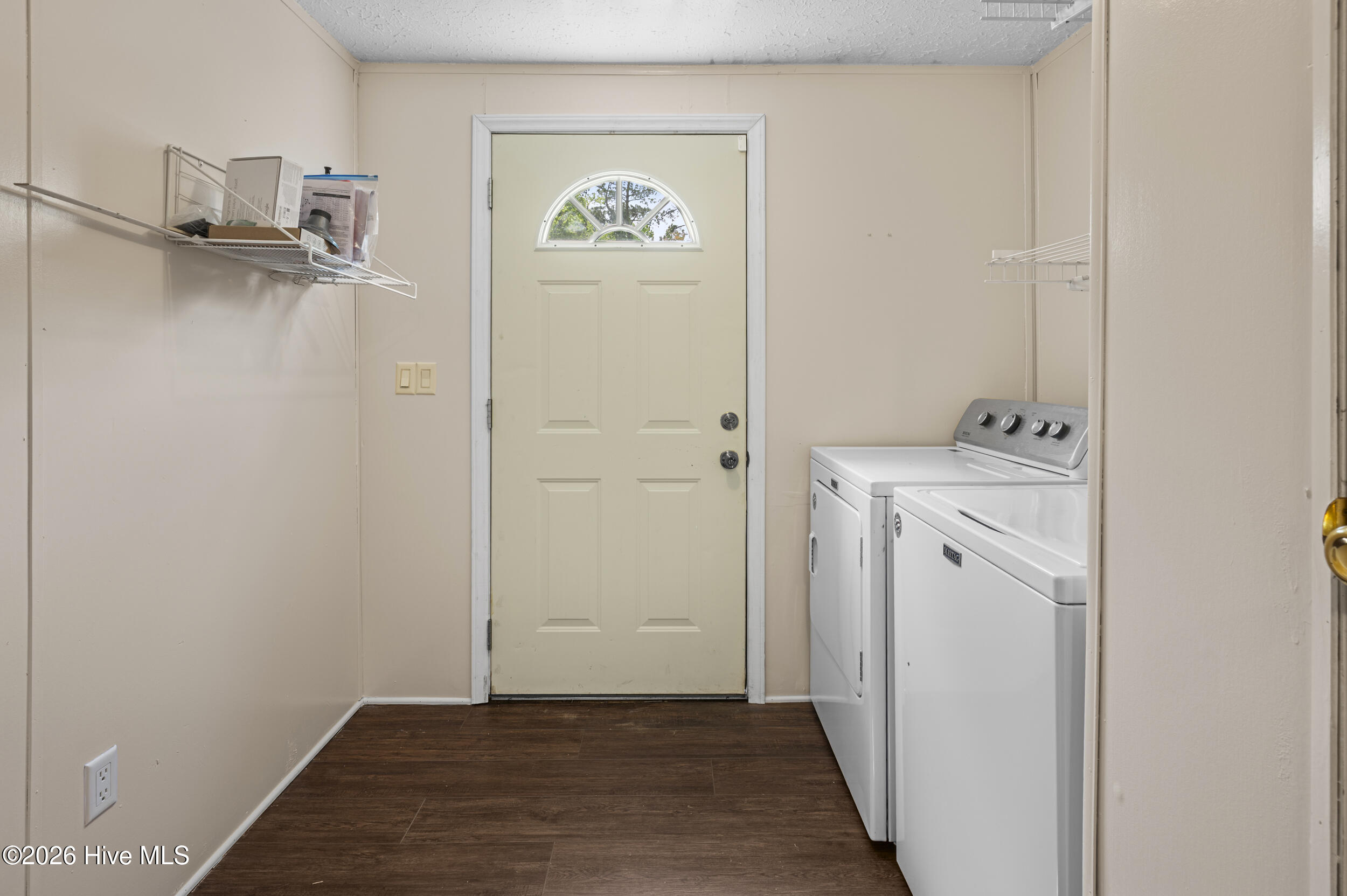 100568430 | Photo 38