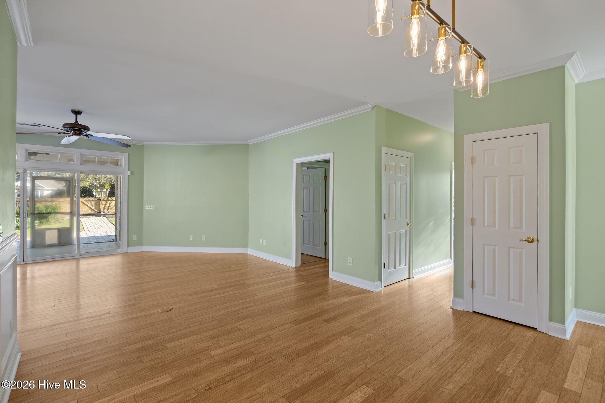 100561261 | Photo 23