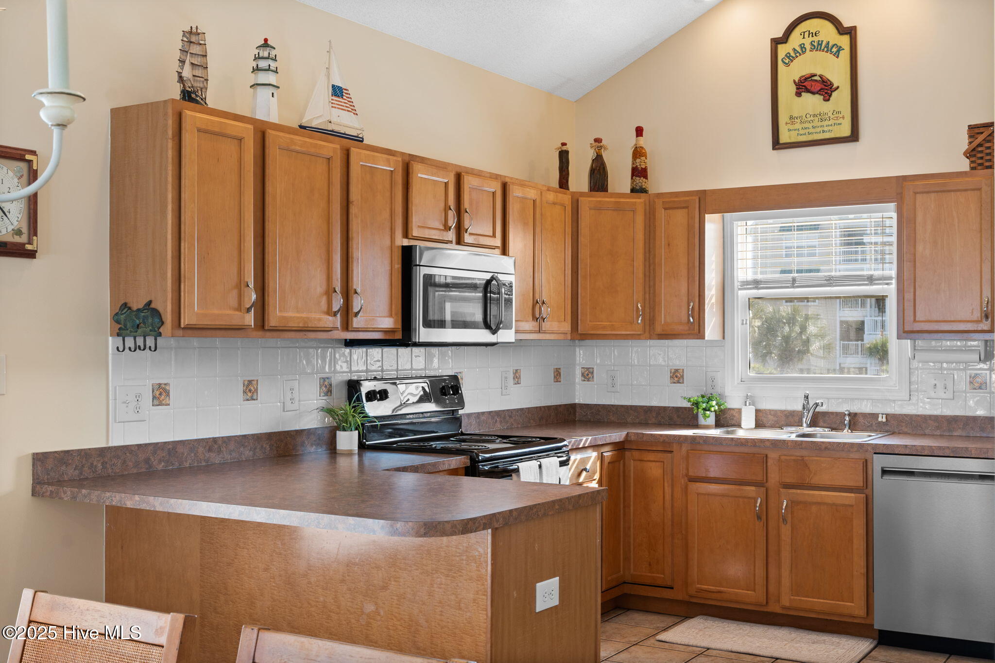 100532728 | Photo 22