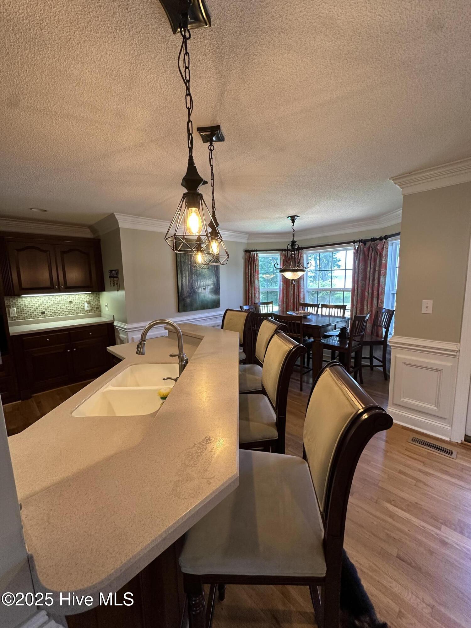 100514130 | Photo 24