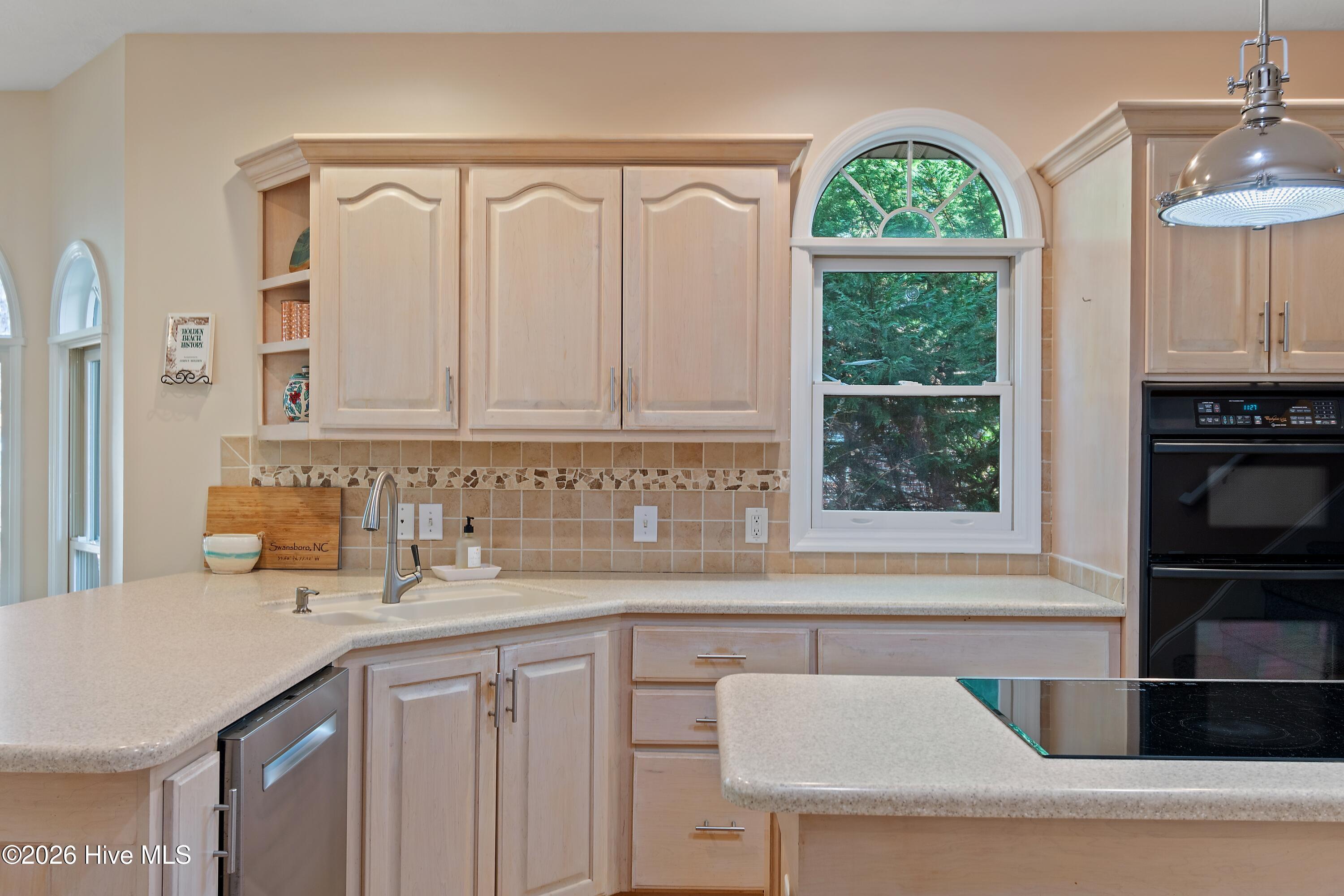 100558651 | Photo 18