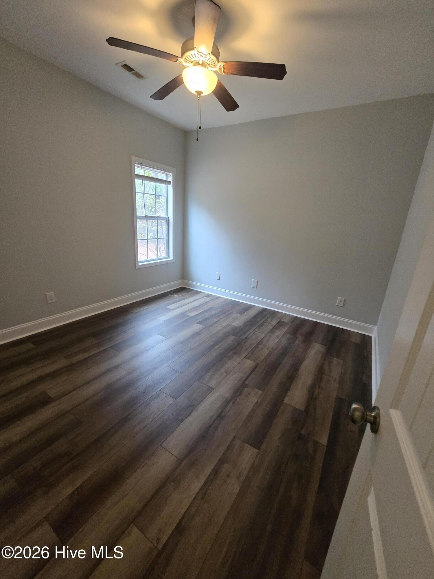 100547360 | Photo 16