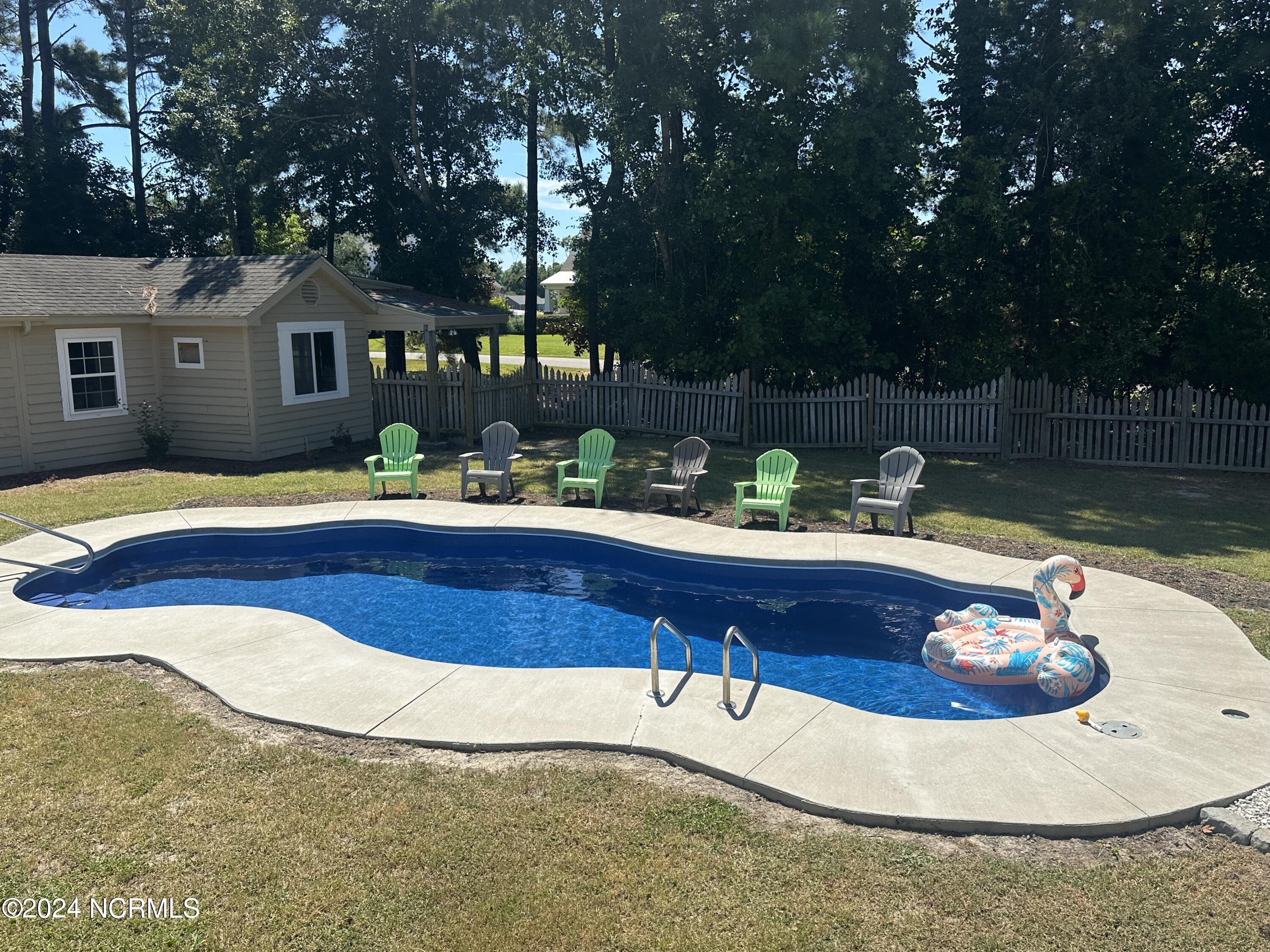 100463313 | Photo 50