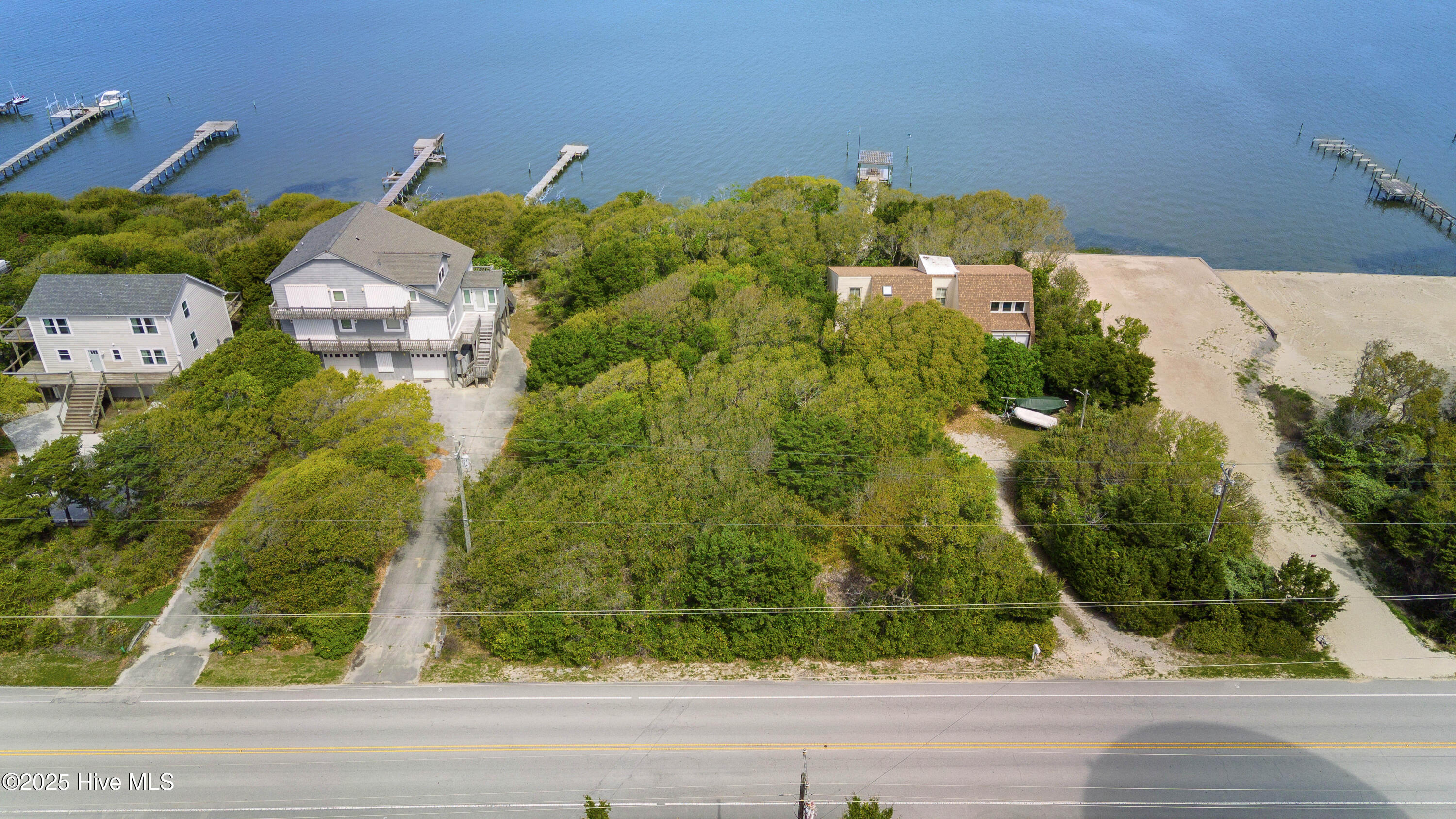 100533525 | Photo 14