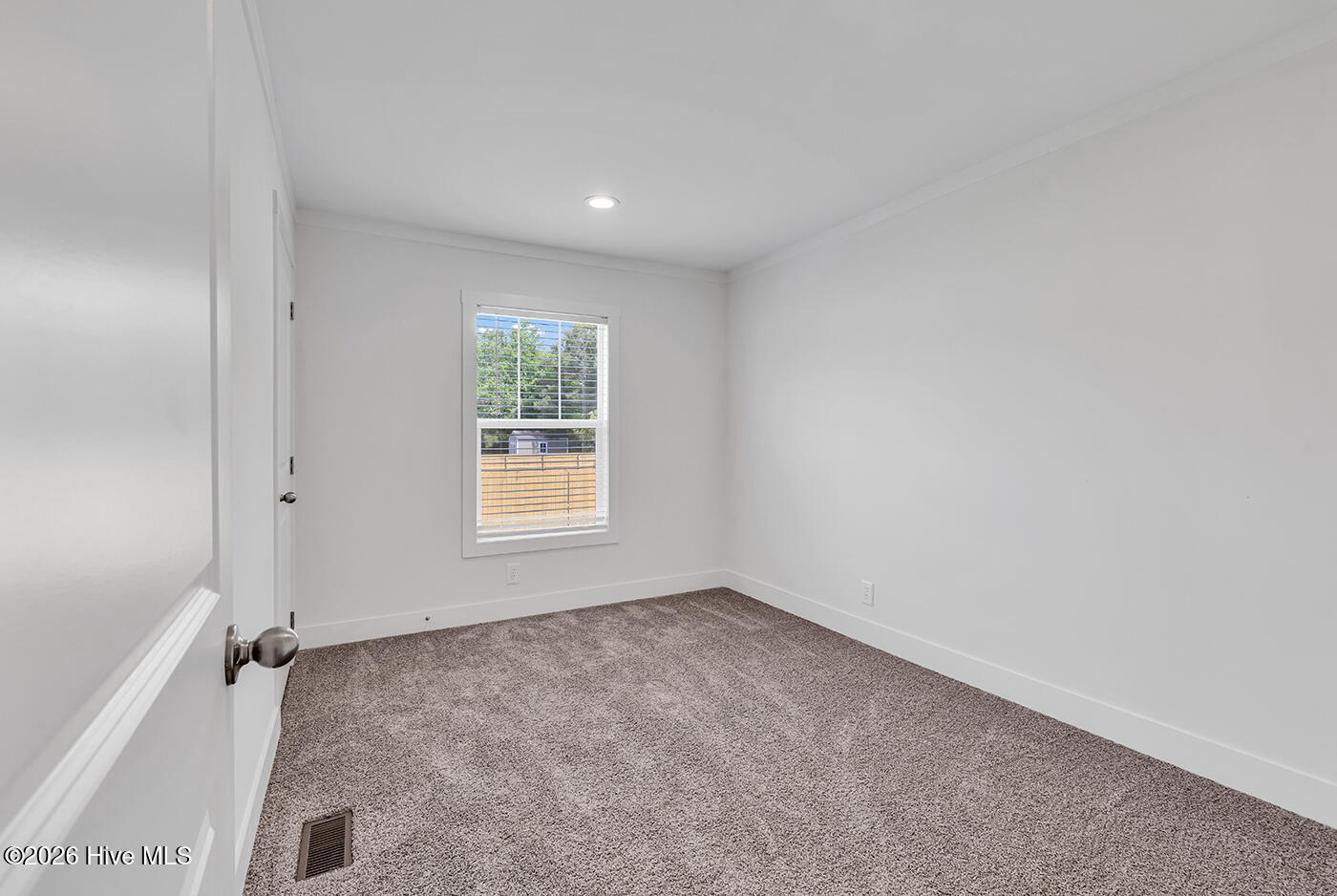 100558273 | Photo 21