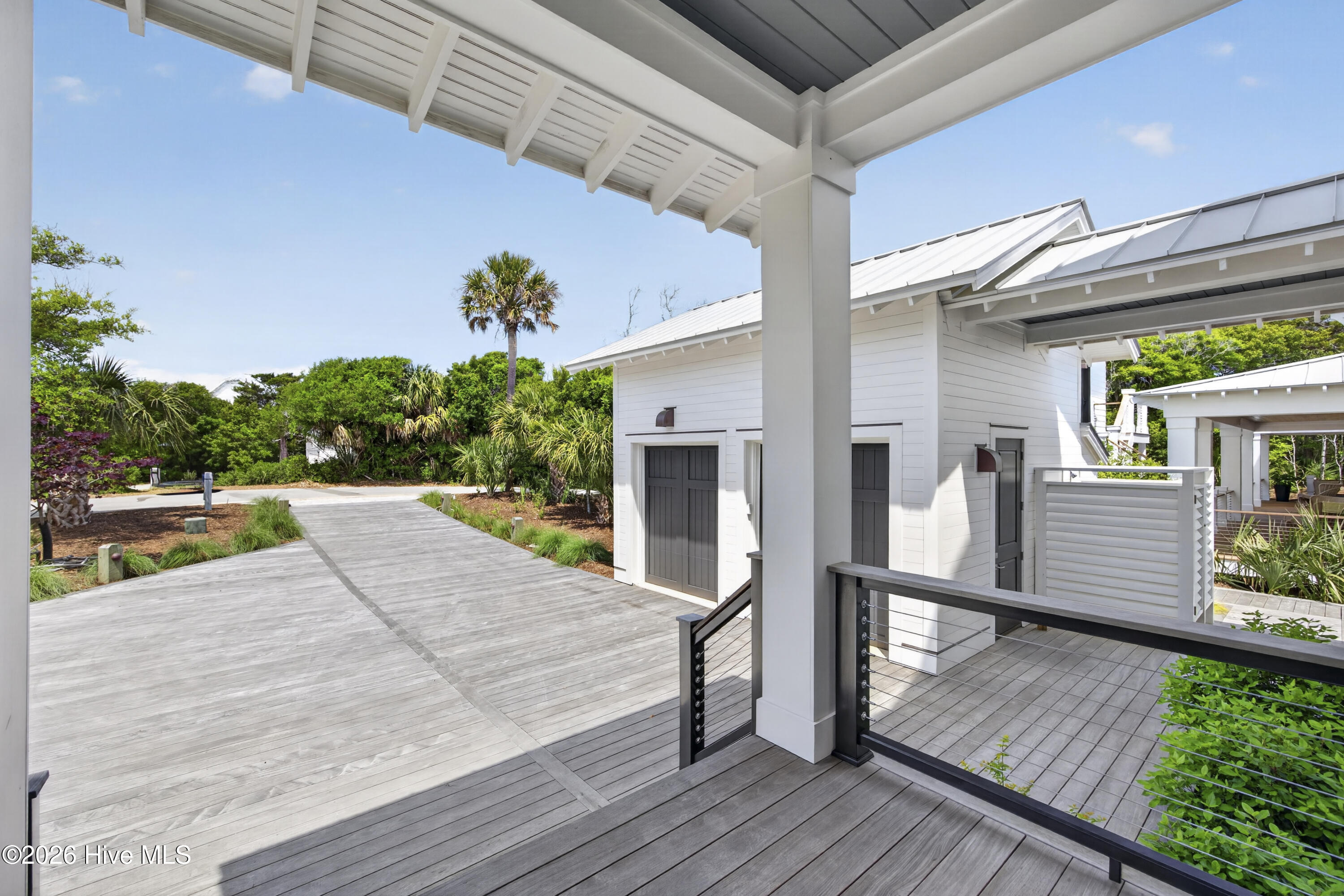 100566186 | Photo 64