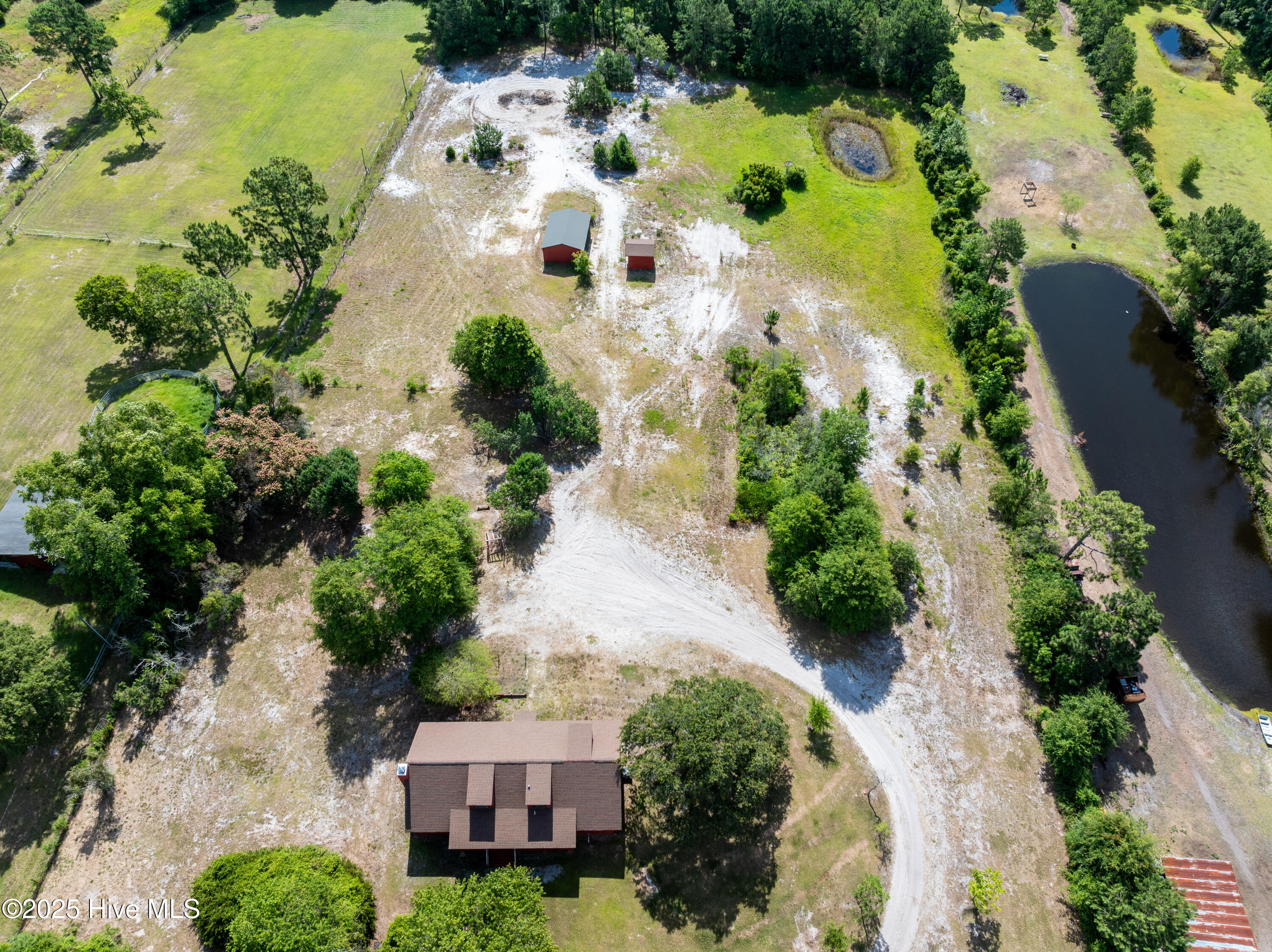 100520463 | Photo 19