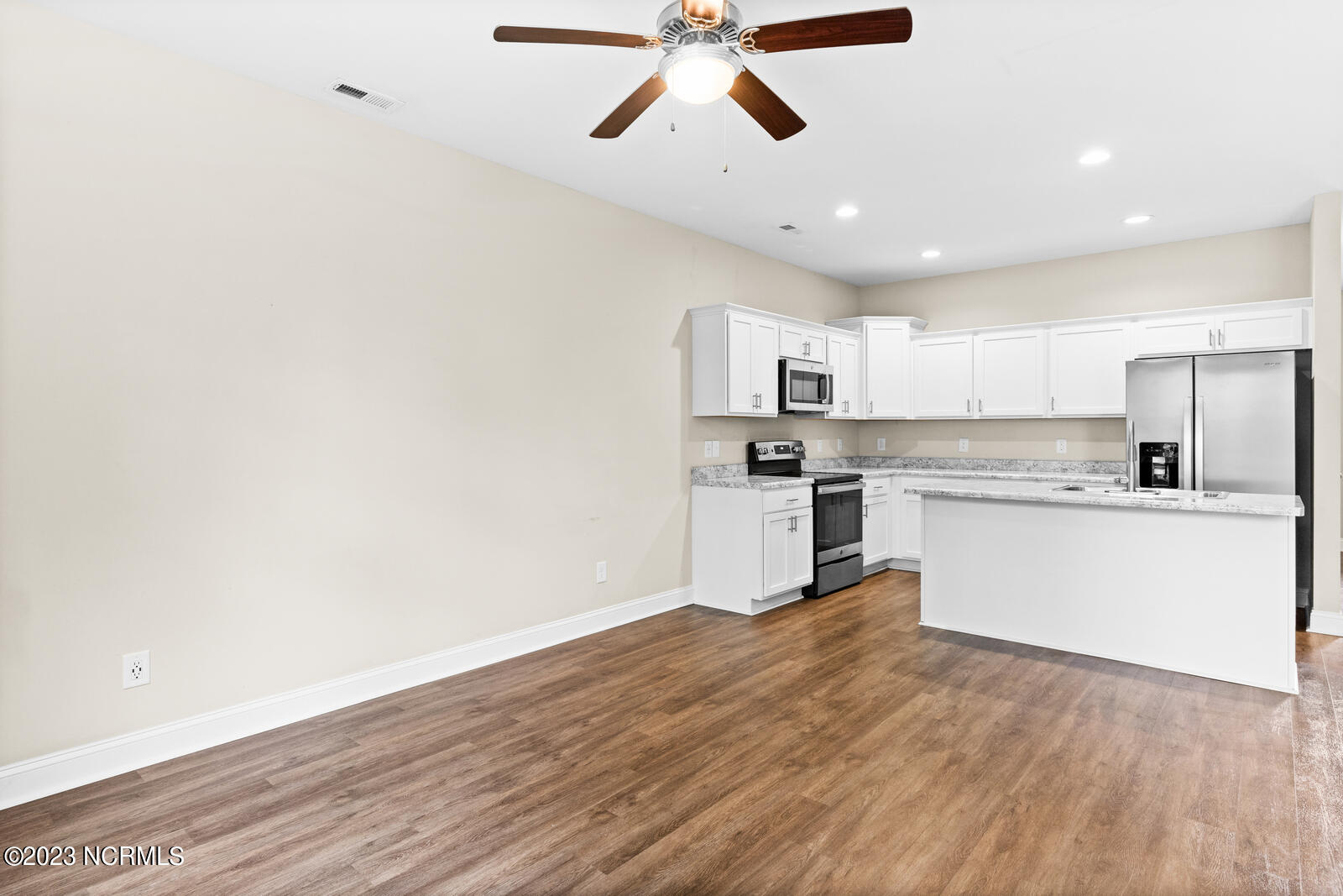 100552237 | Photo 11