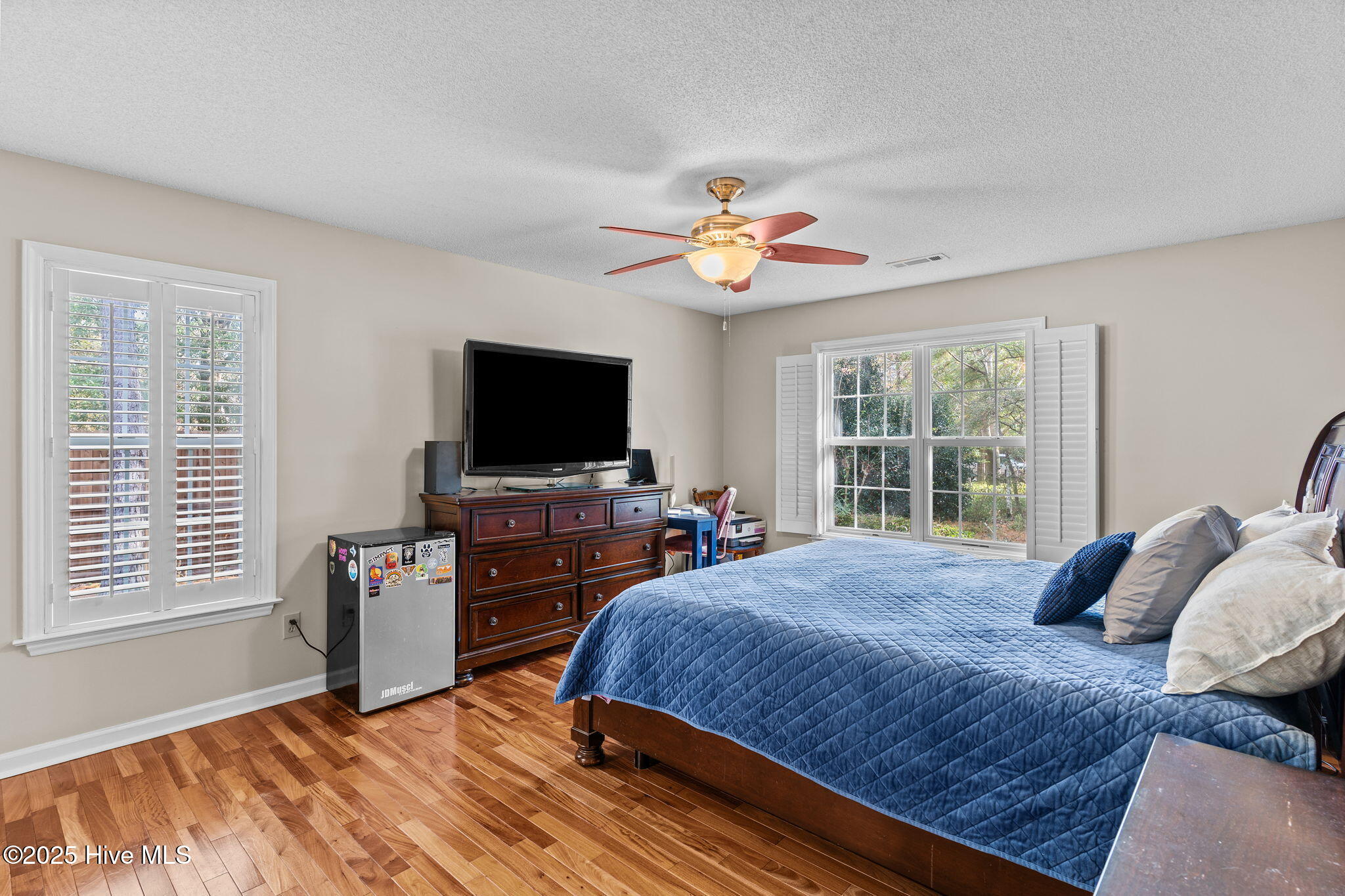 100543111 | Photo 25