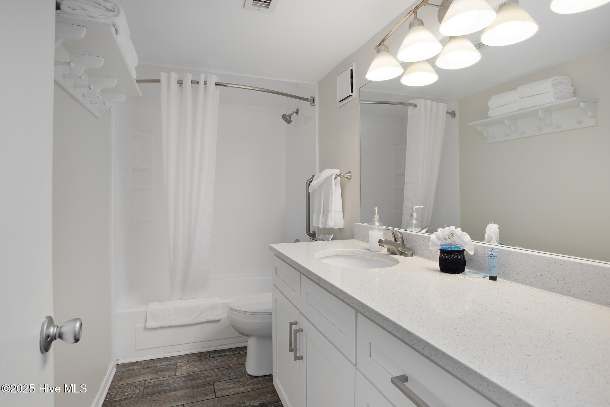 100518764 | Photo 11