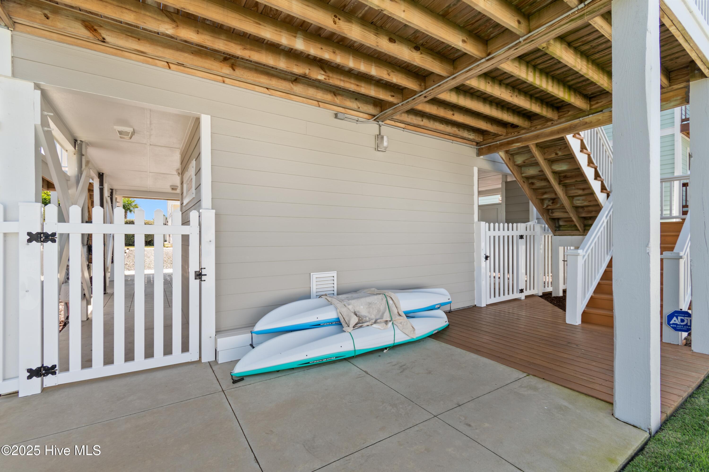 100534441 | Photo 44