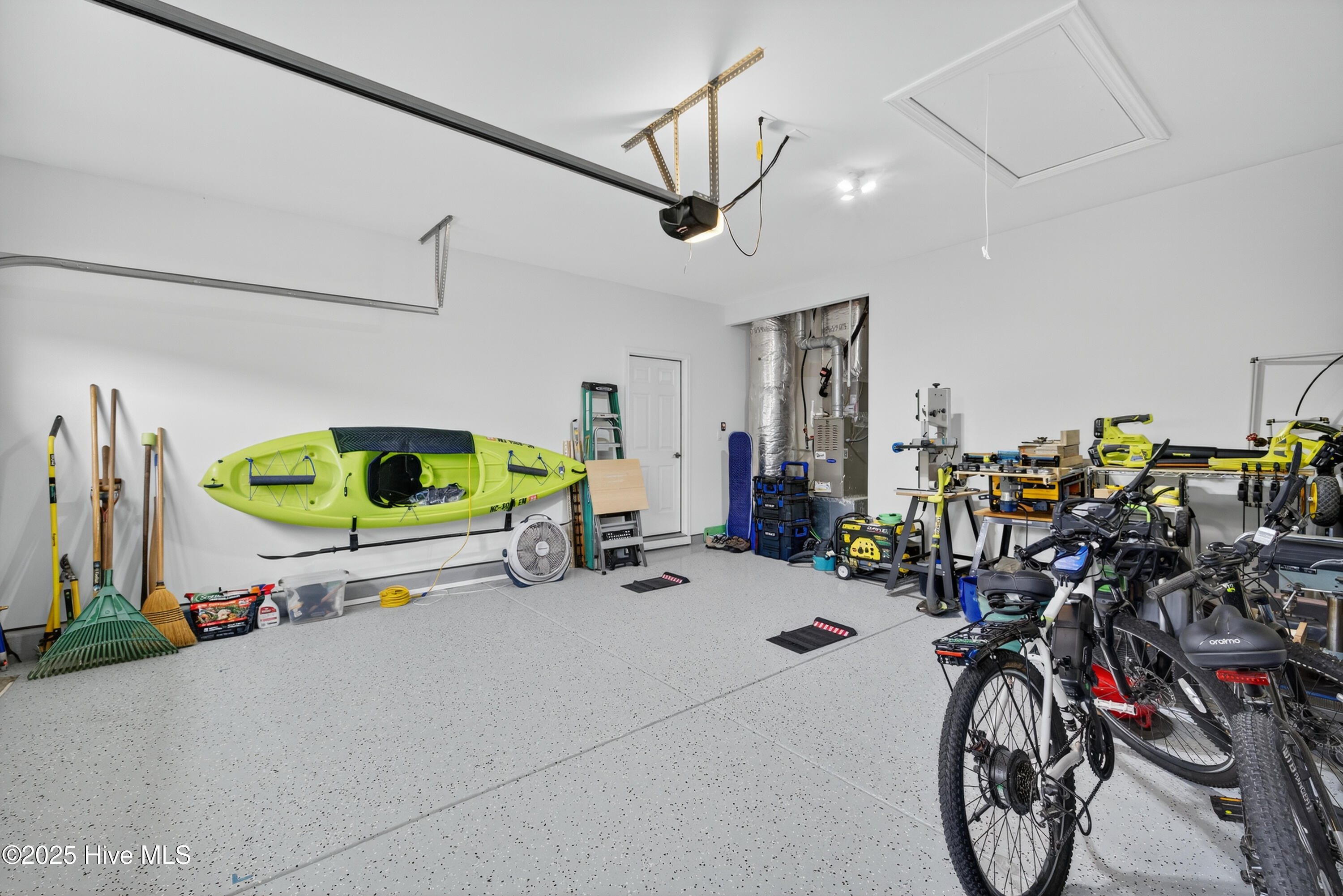 100537739 | Photo 34