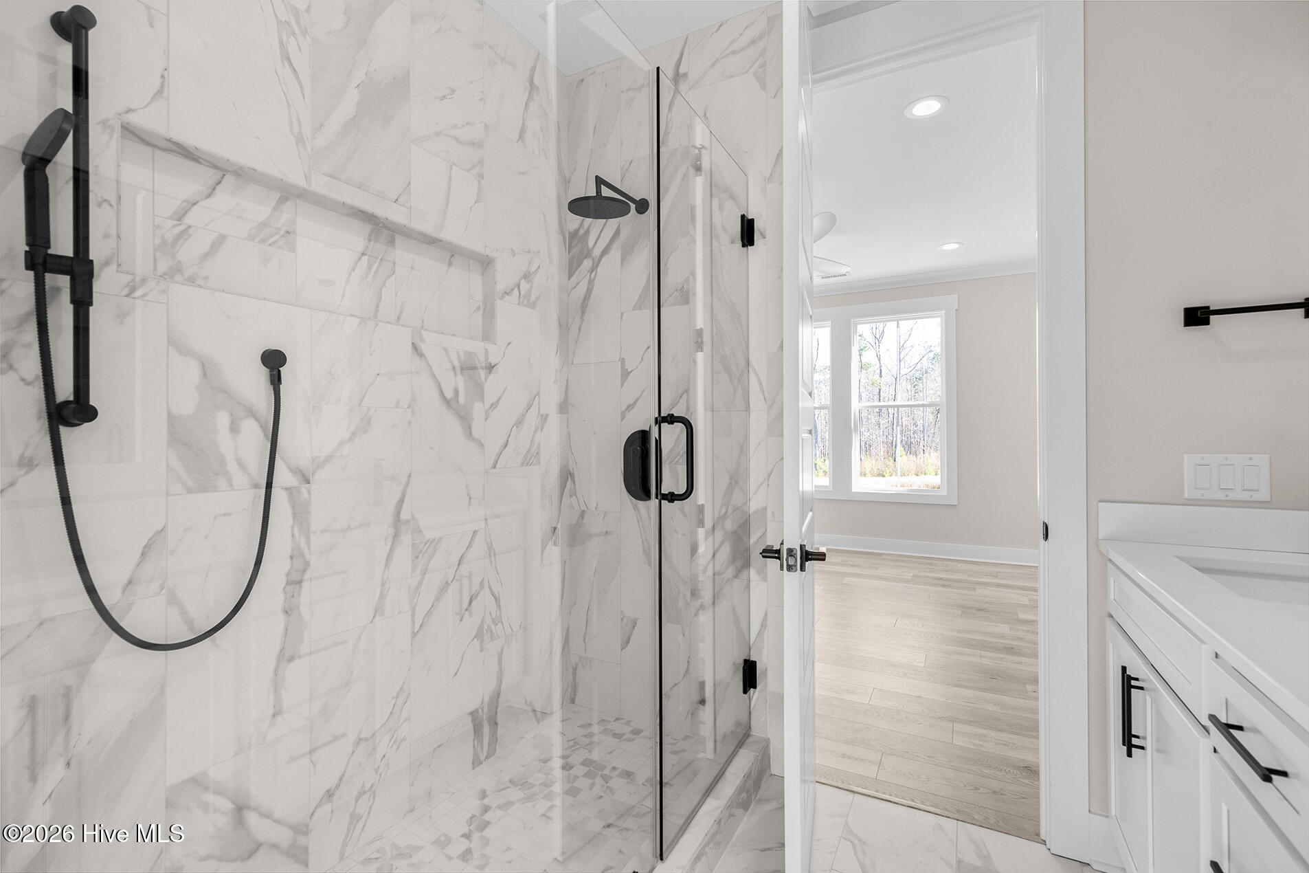 100555900 | Photo 27