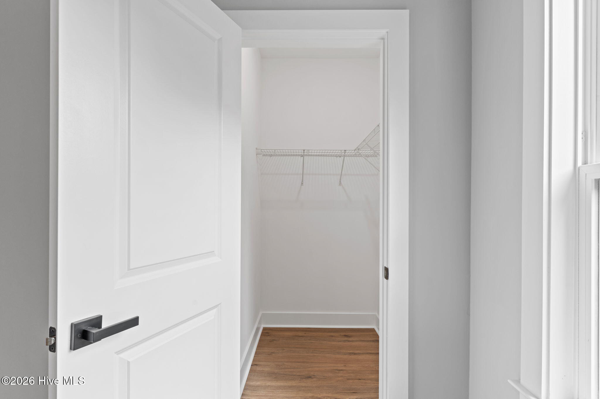 100557701 | Photo 47