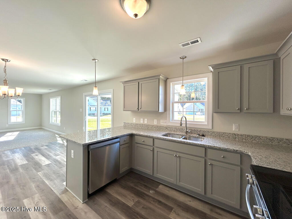 100522235 | Photo 26