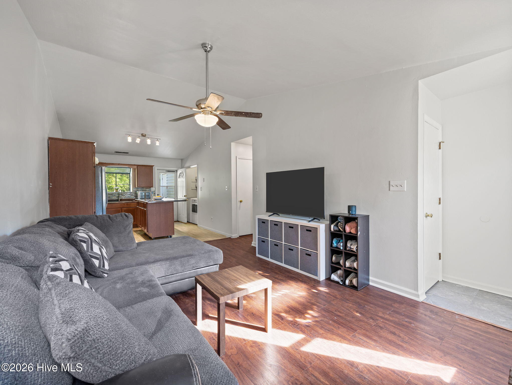 1037 Spring Villa Drive, Jacksonville, NC 28540 – photo 14: 7-web-or-mls-1037 Spring Villa Dr. 6