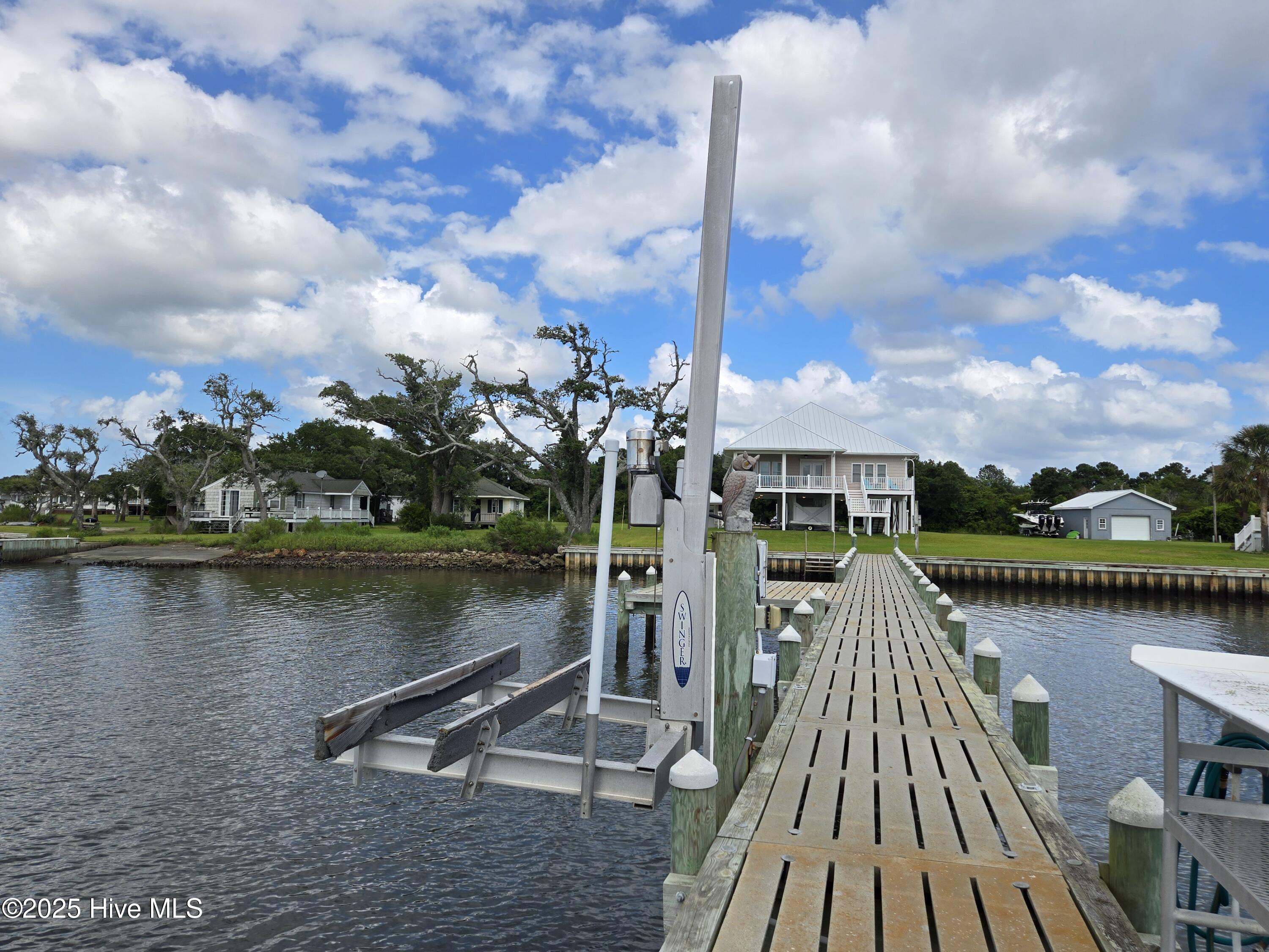 429 Live Oak Road,Newport