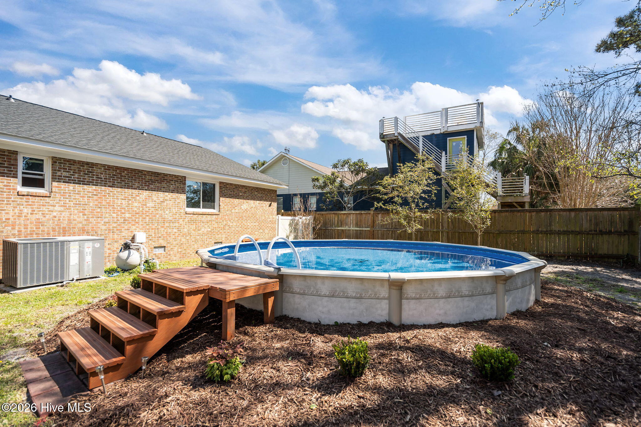 100569191 | Photo 44