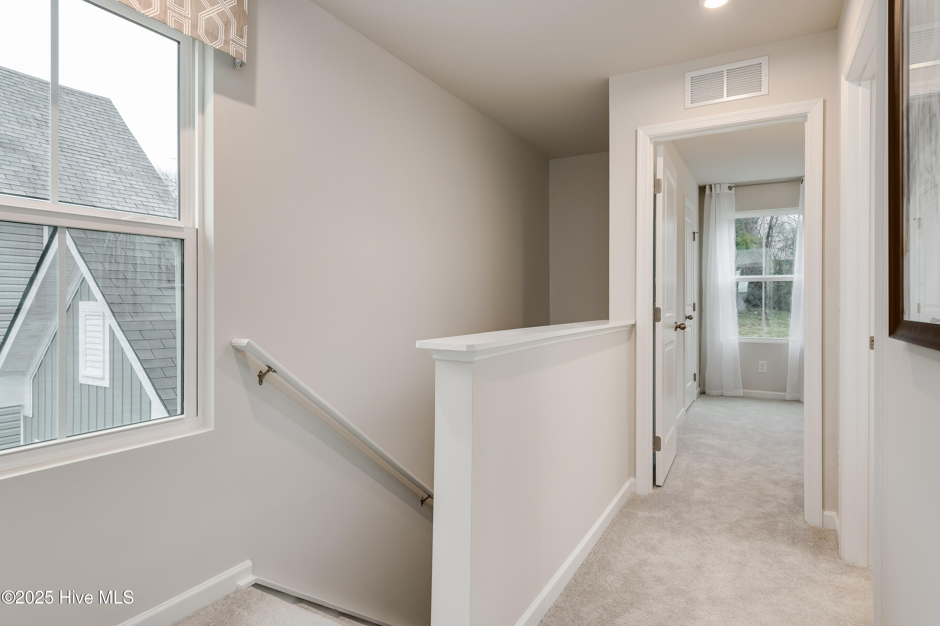 100487766 | Photo 16