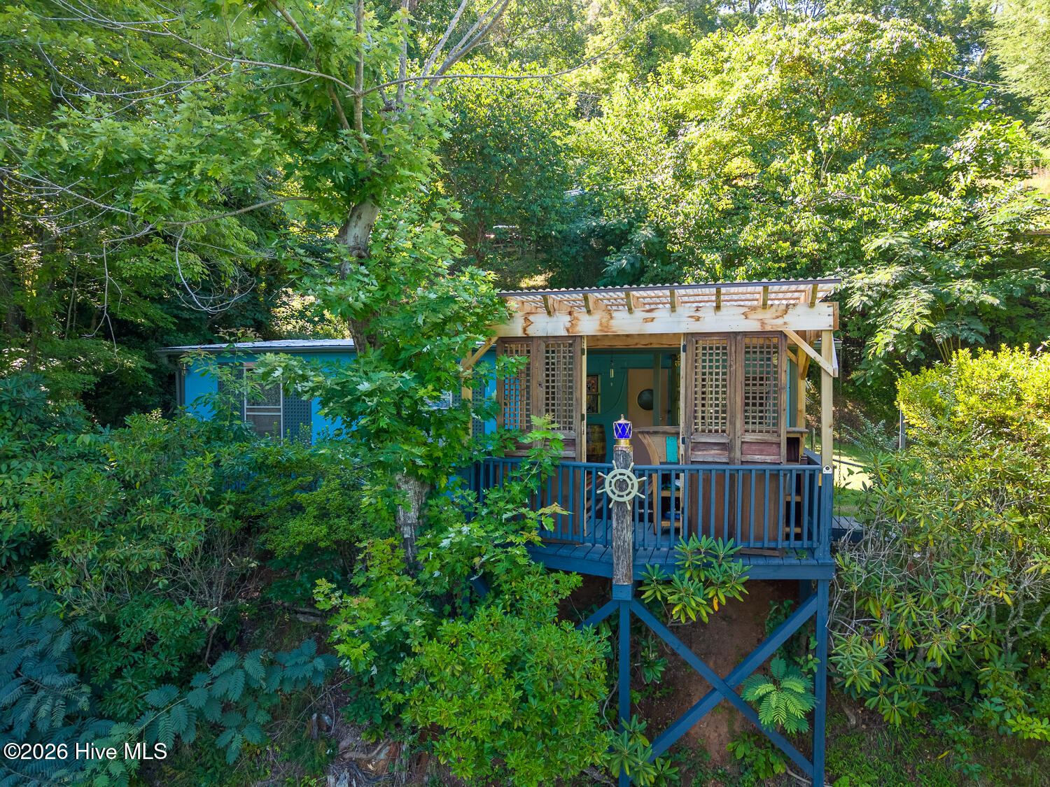 208 Lakeview Drive