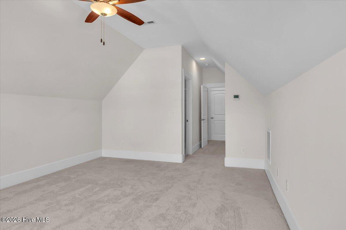 100548797 | Photo 75