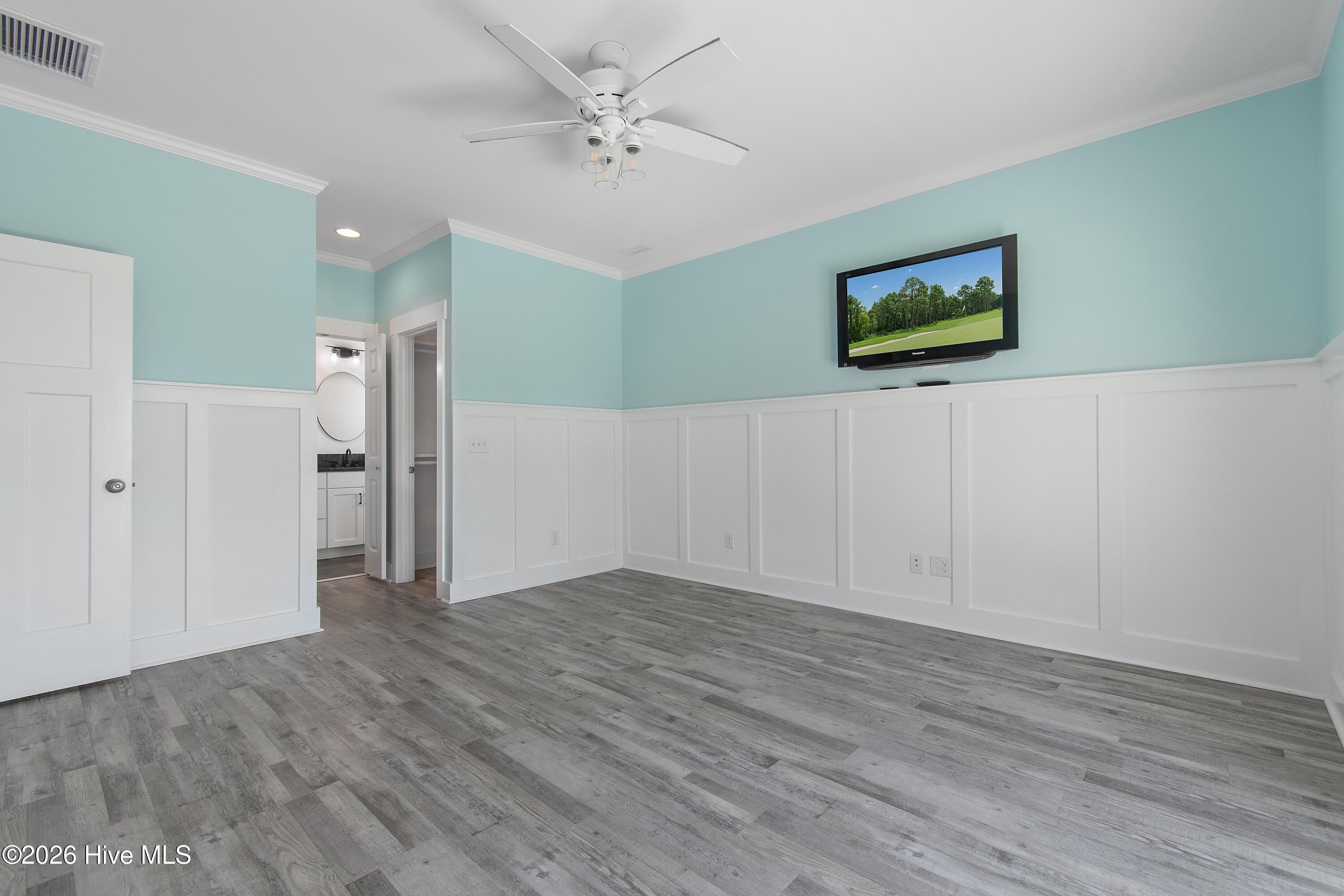 100567916 | Photo 35