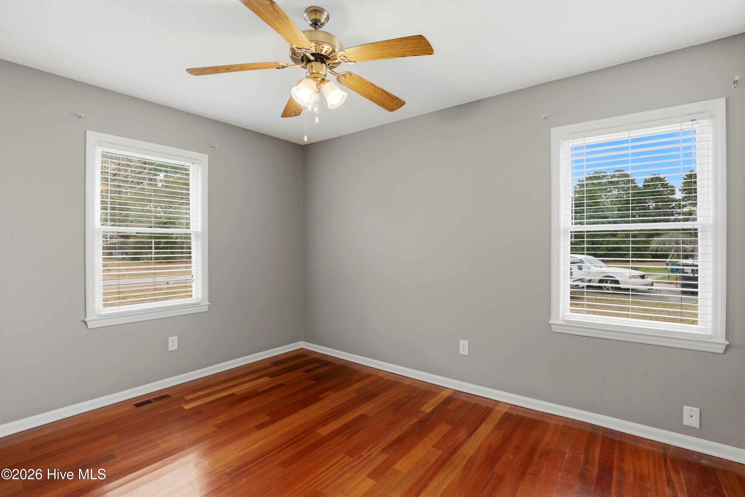 100553315 | Photo 21