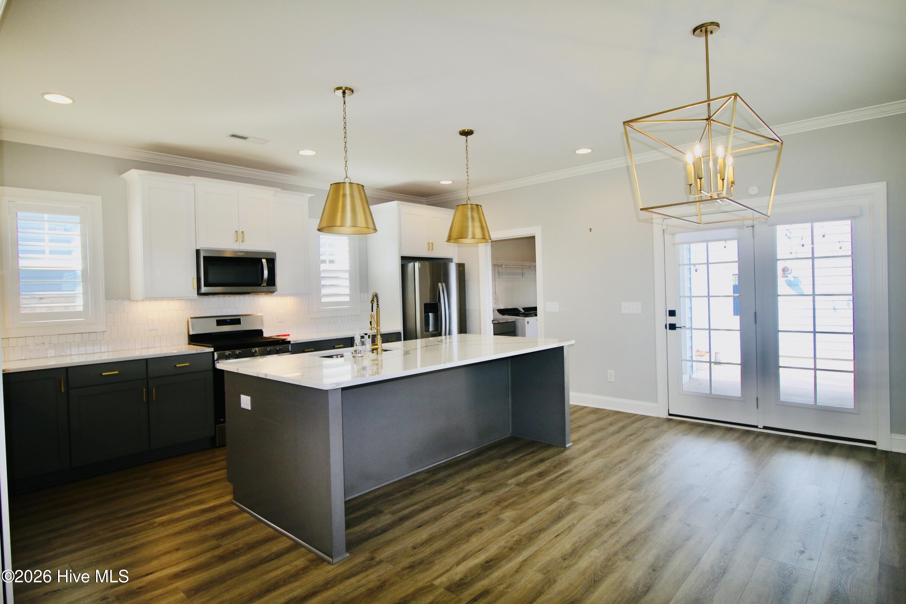 100565697 | Photo 12