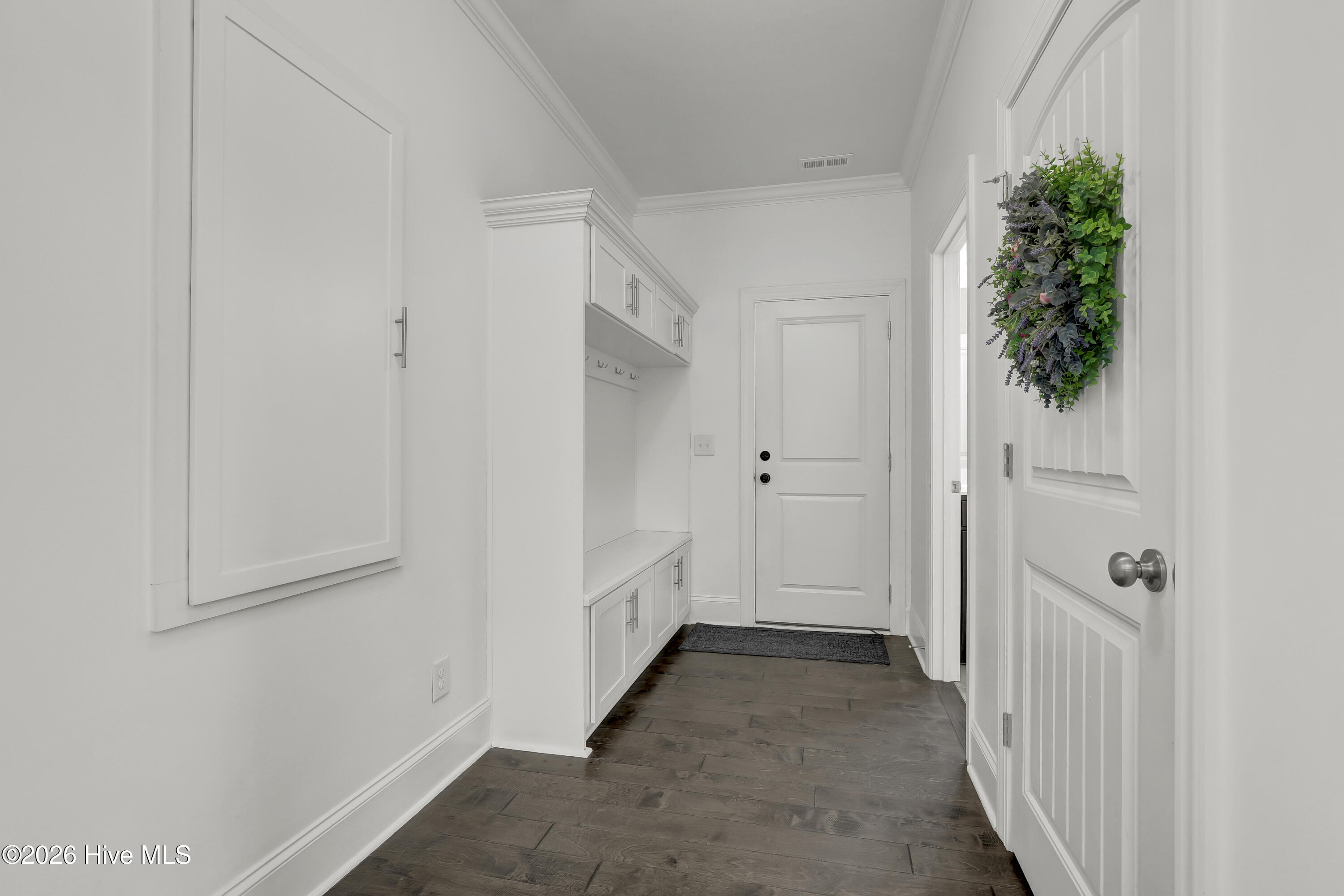 100569248 | Photo 23