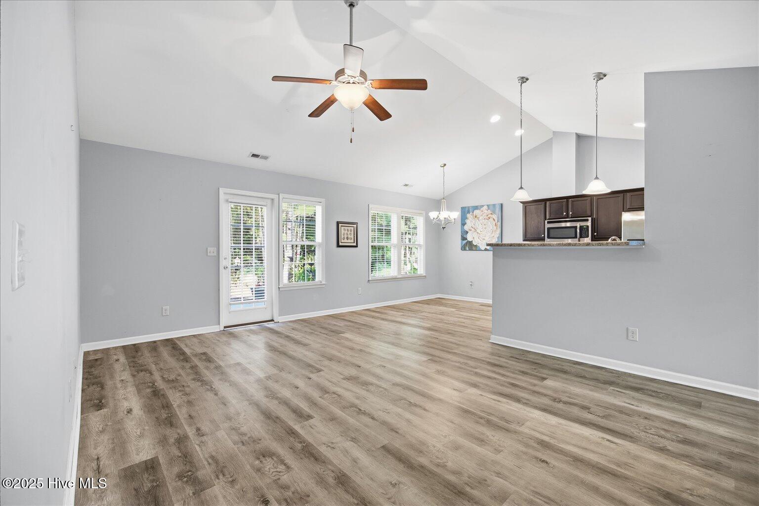 100543351 | Photo 16