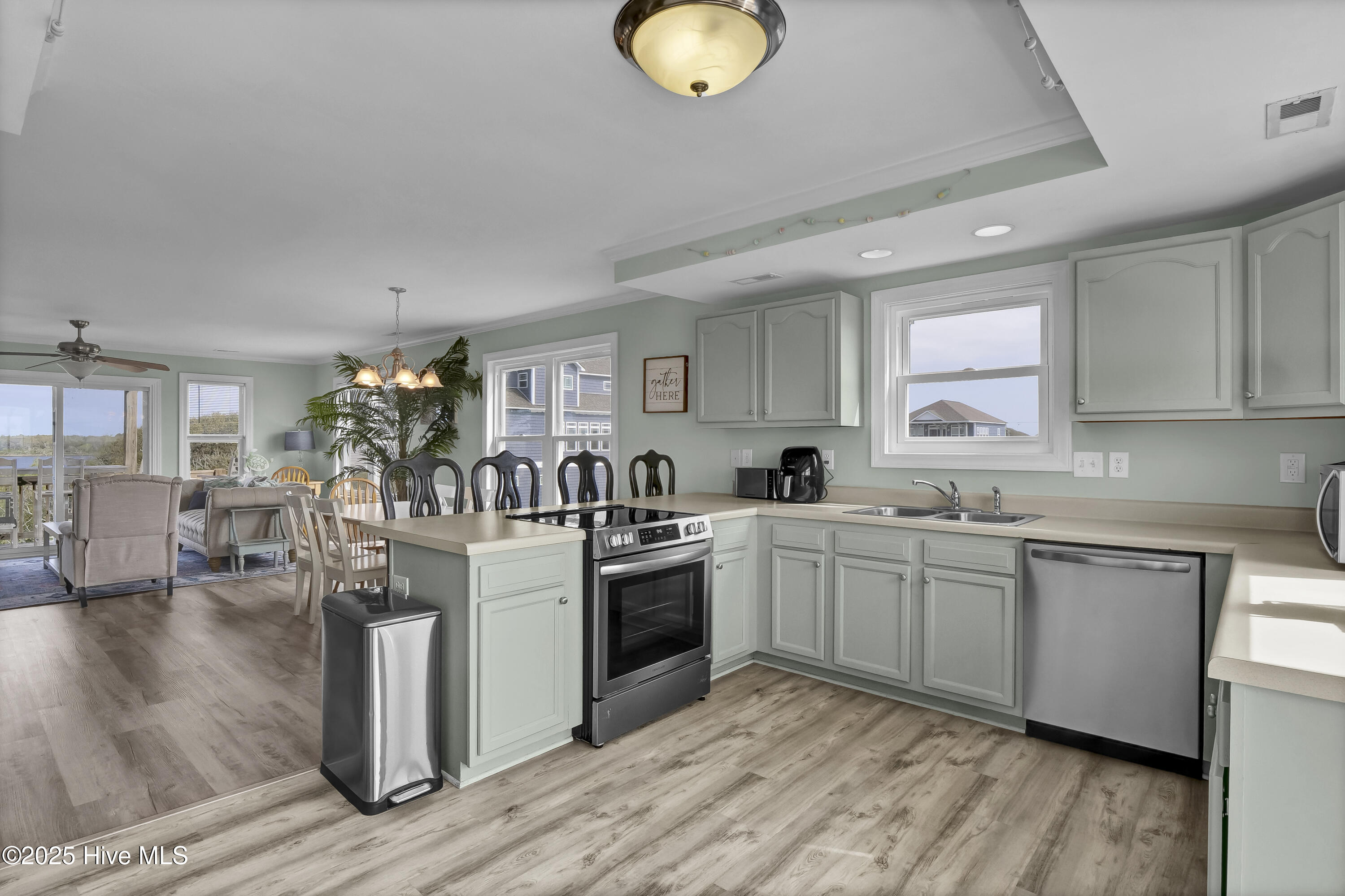 100534382 | Photo 11