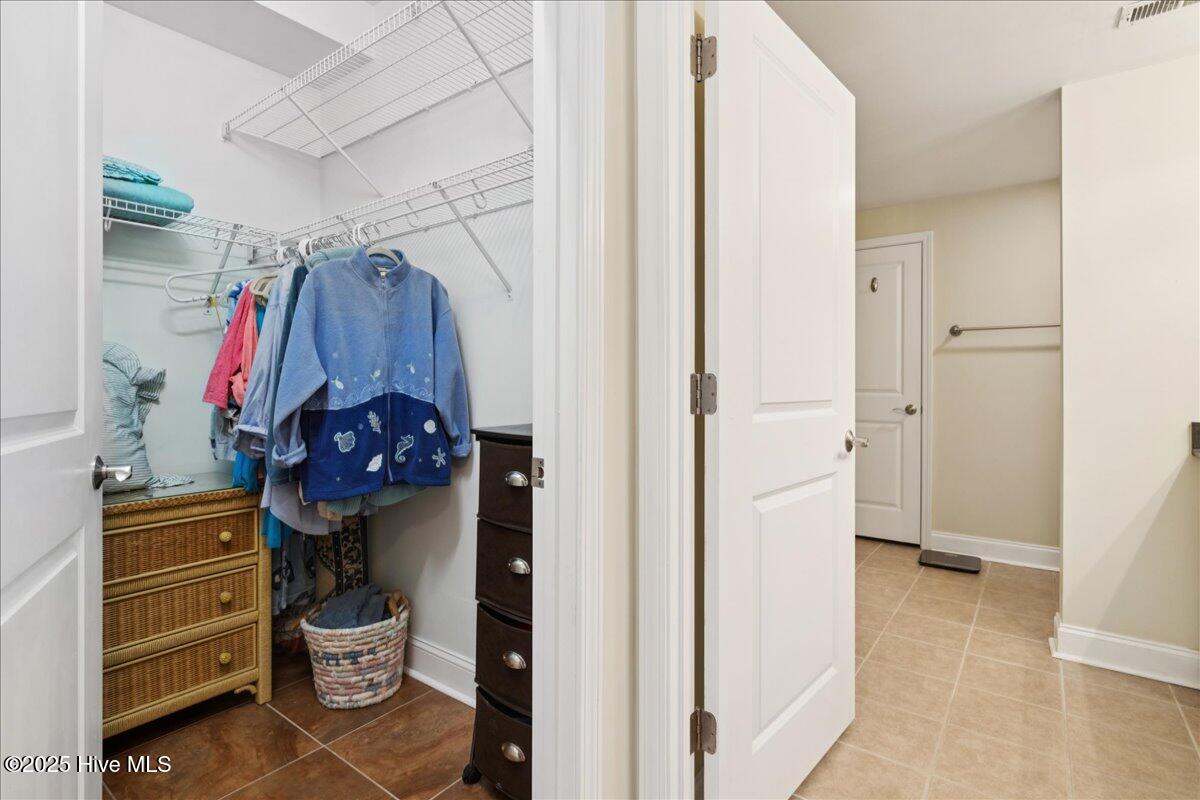 100553393 | Photo 35