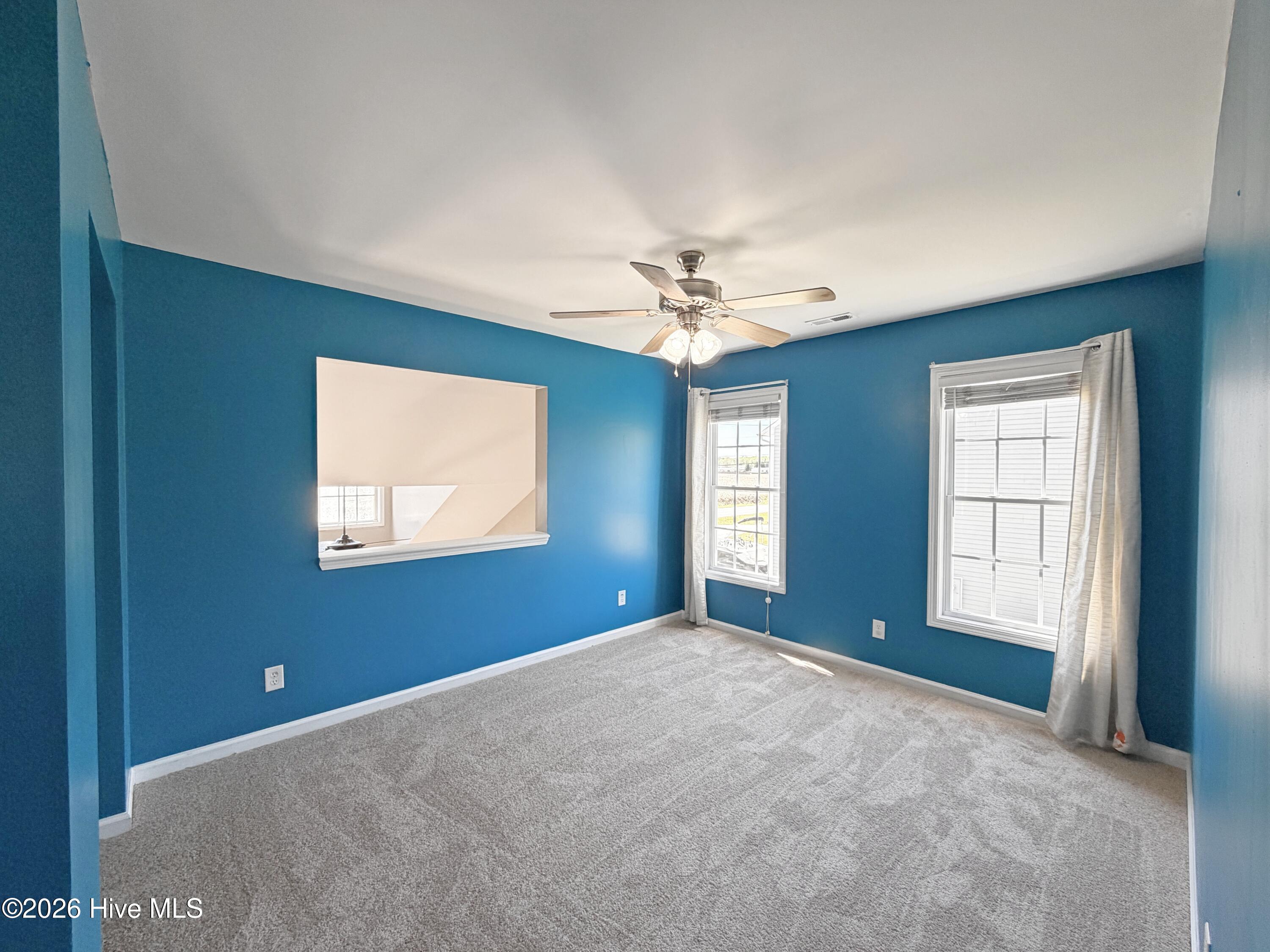 100547389 | Photo 32