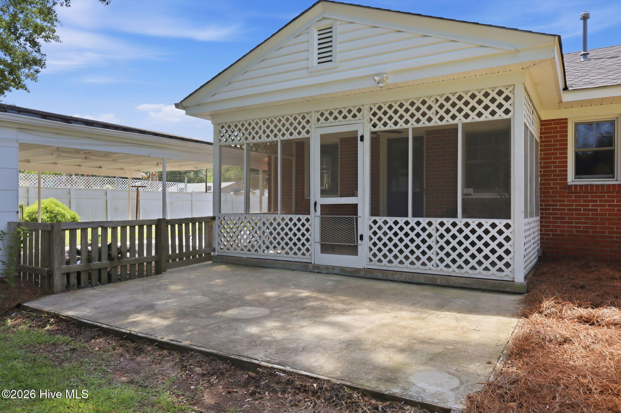 Exterior photo of 614 E 6th Street, Washington, NC 27889. MLS: 100597654