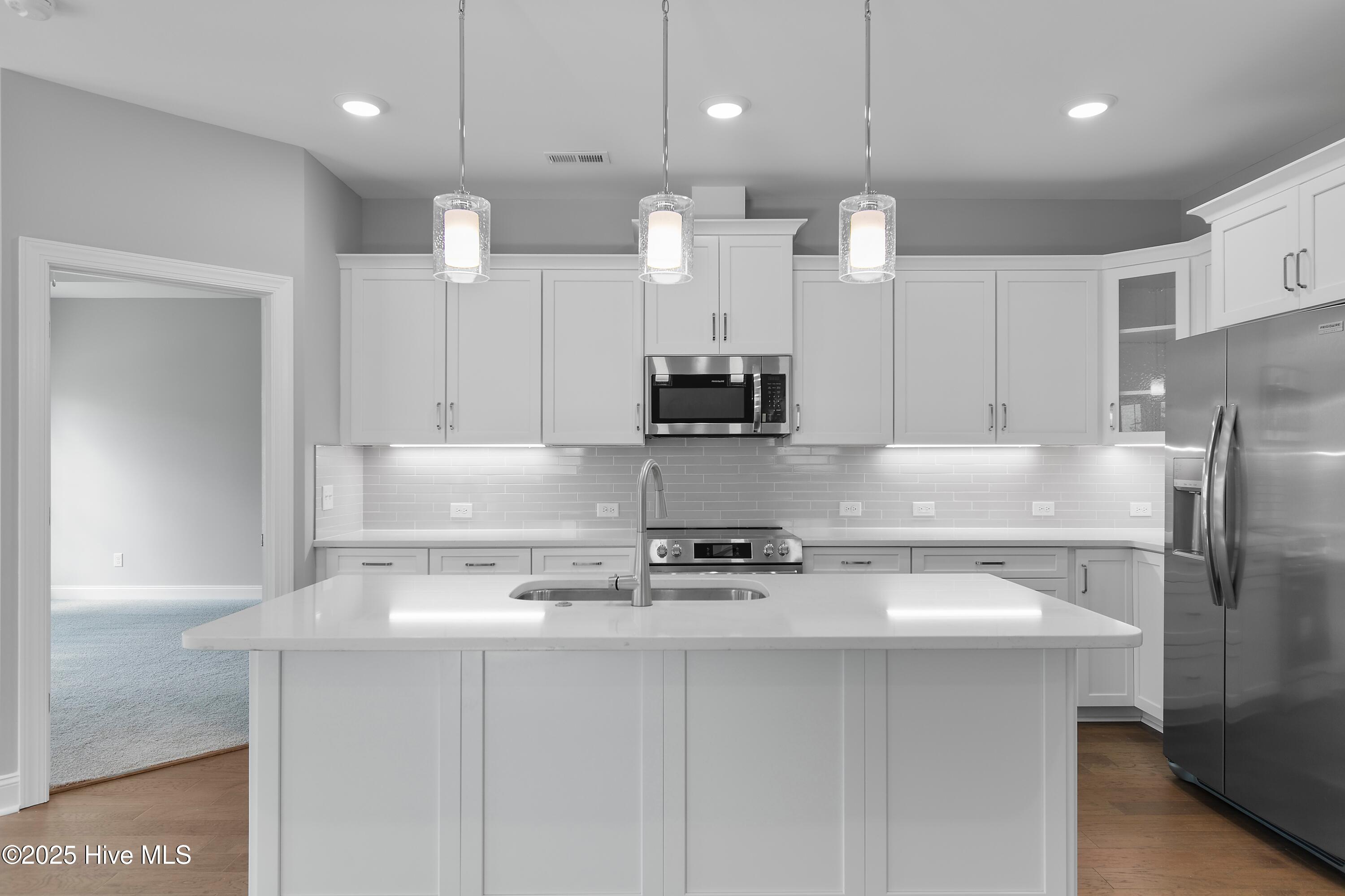 100511679 | Photo 13