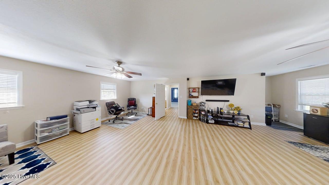 100560010 | Photo 39