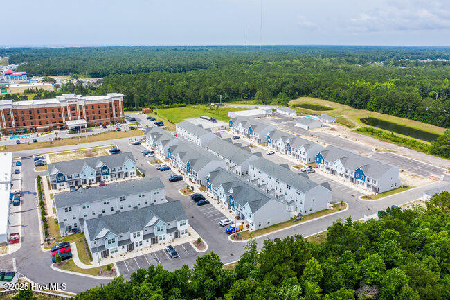 100543648 | Photo 45