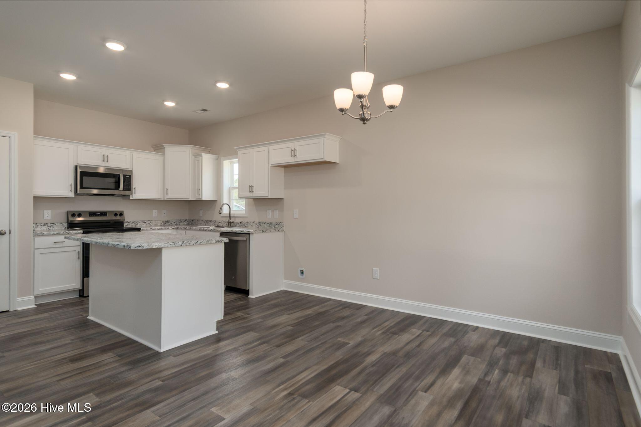 104 Palo Alto Park Drive, Maysville, NC 28555 – photo 15: Kitchen/Eat In Dining