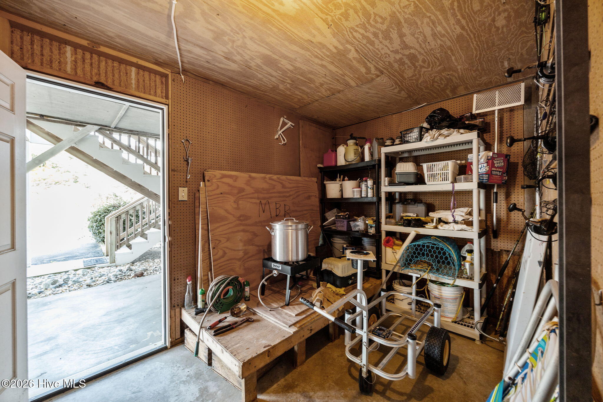 100547395 | Photo 28