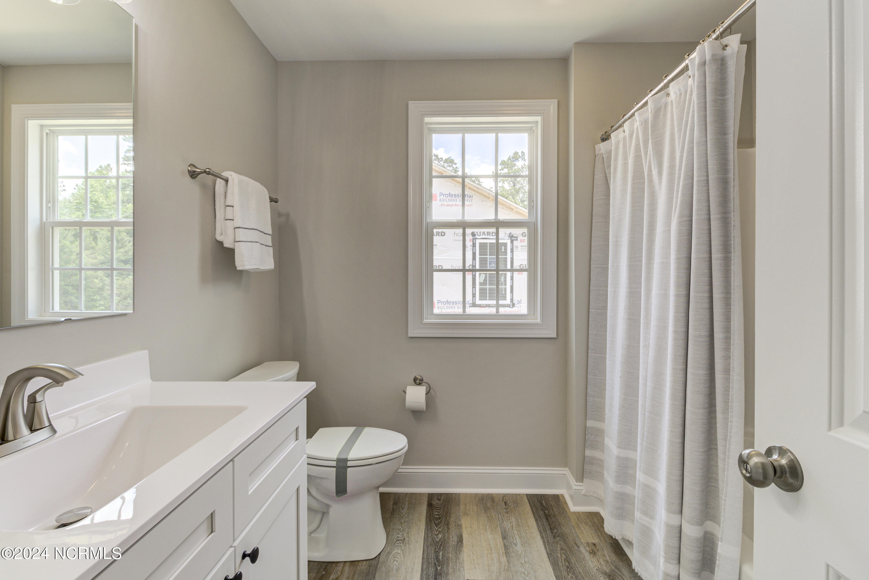 100548274 | Photo 29