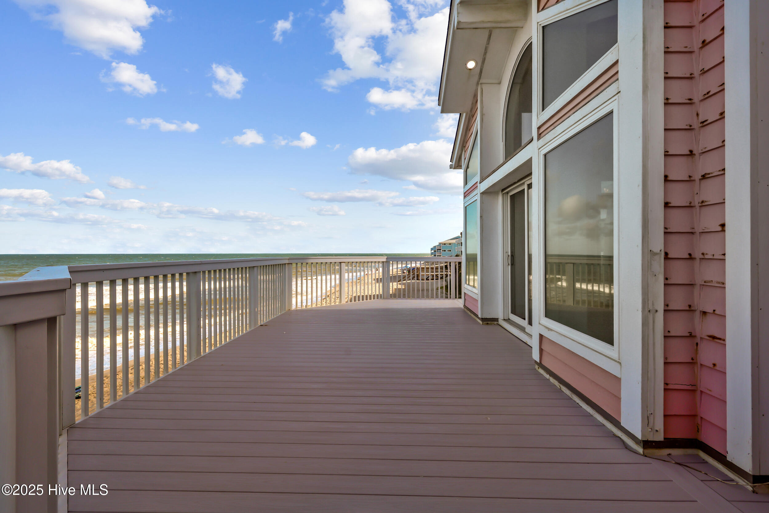 100518550 | Photo 35