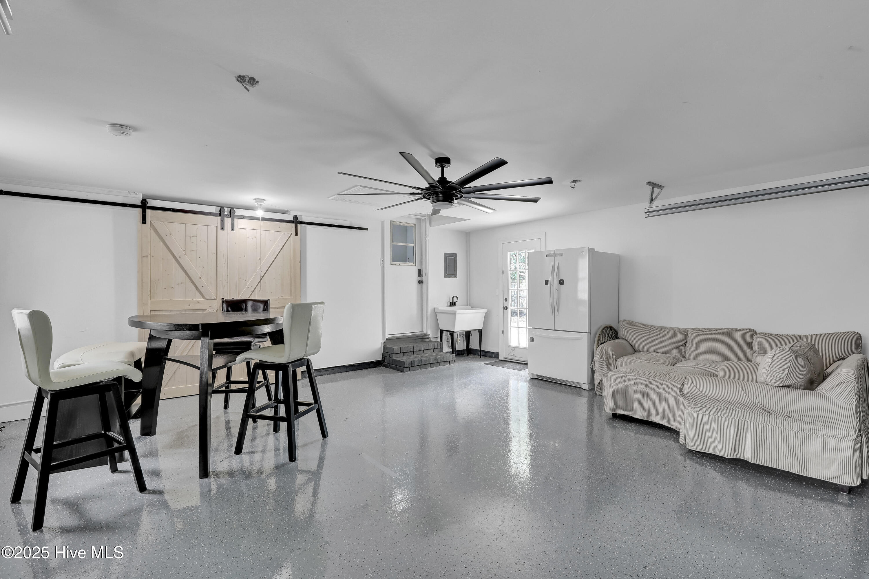 100566321 | Photo 27