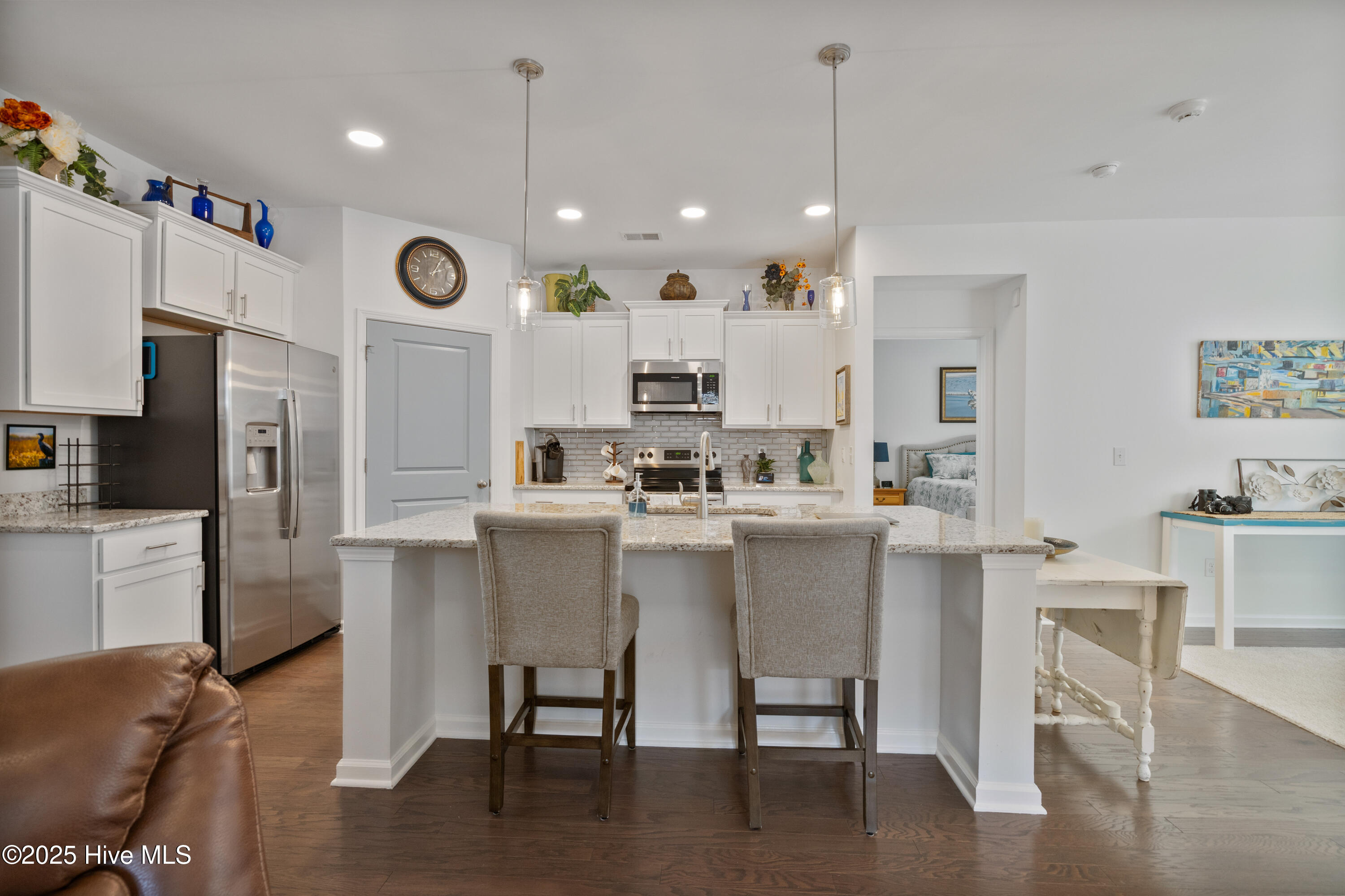 100541671 | Photo 11