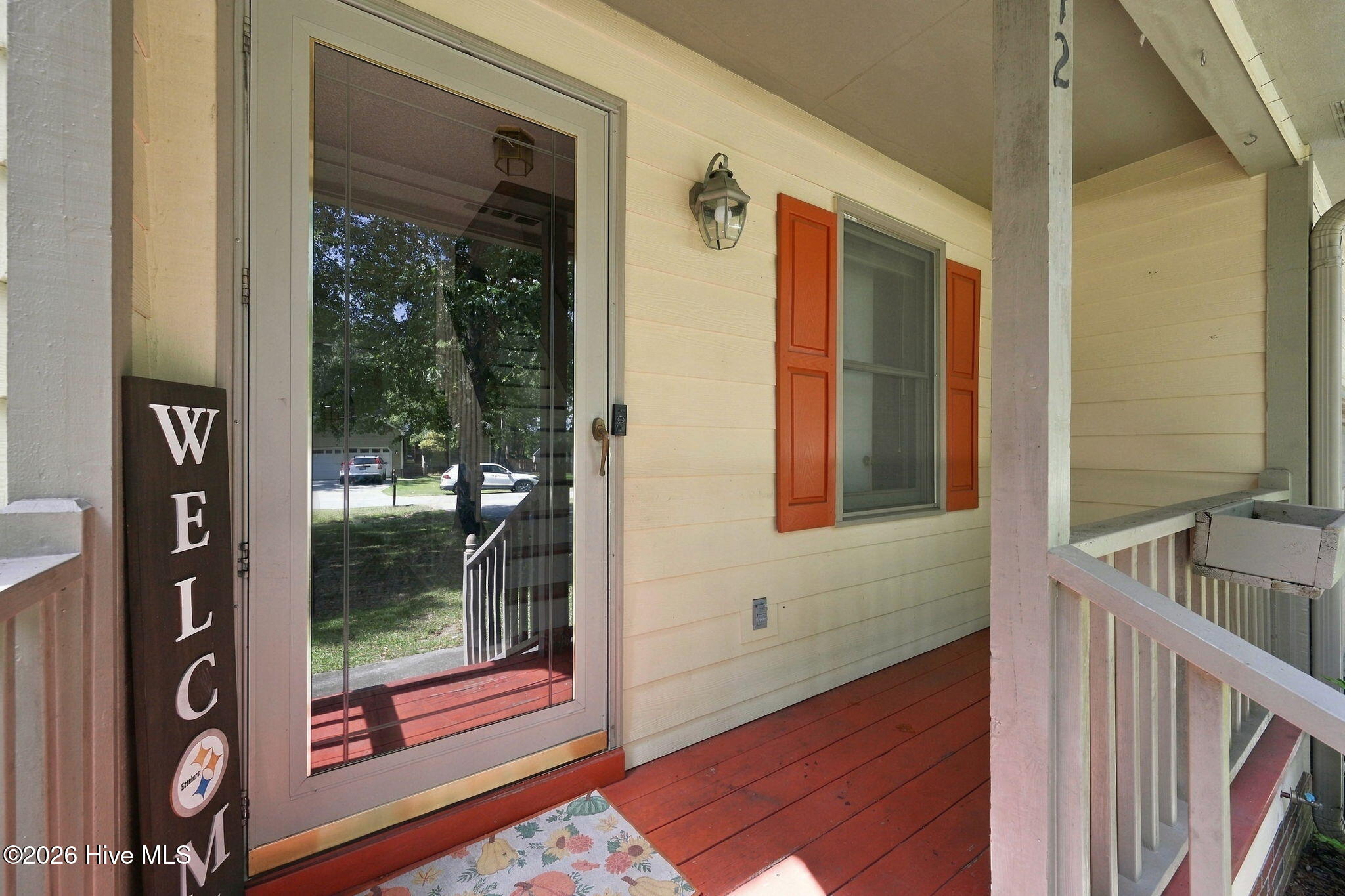100604648 | Photo 3